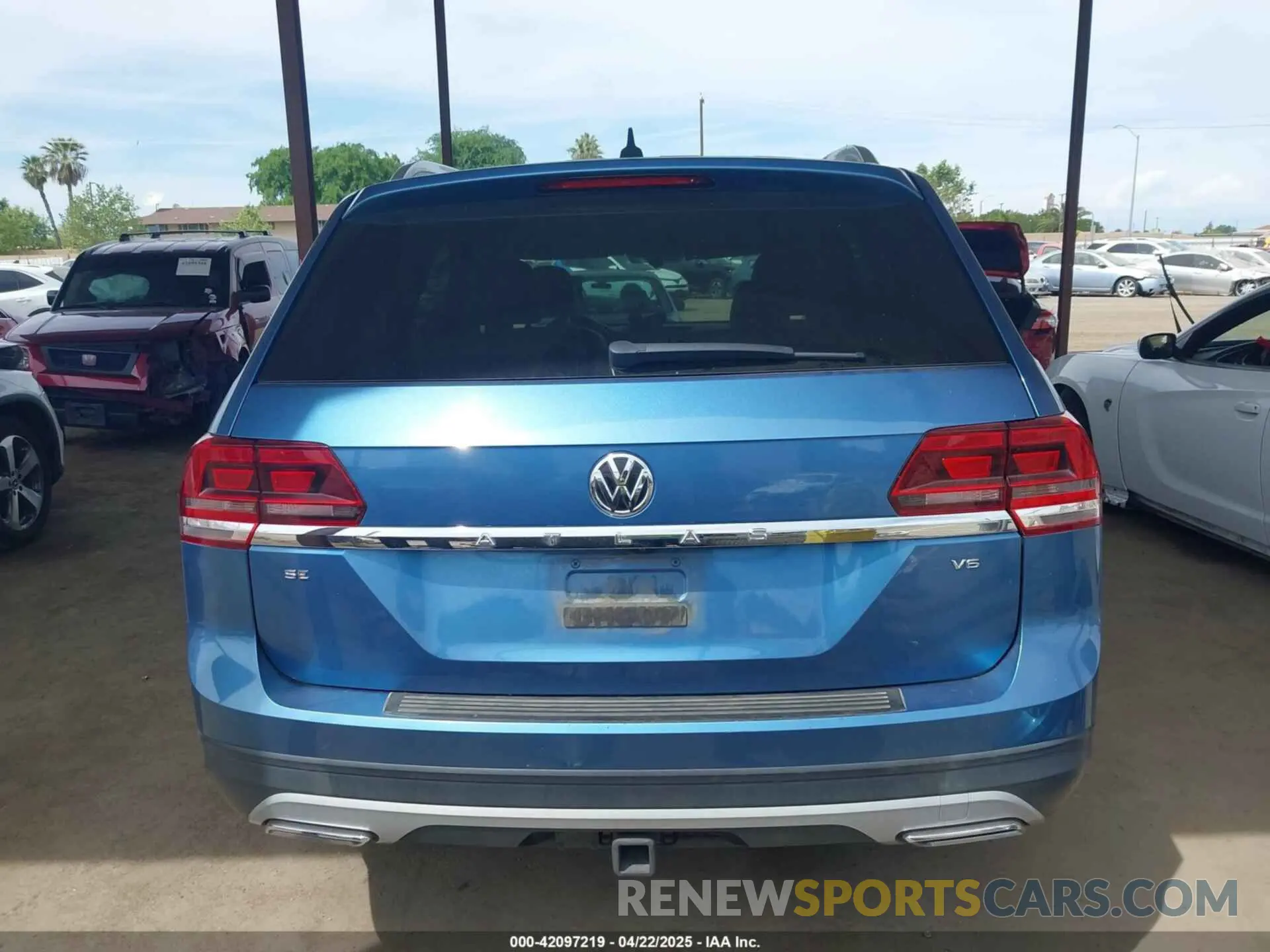 17 Photograph of a damaged car 1V2DR2CA7KC516363 VOLKSWAGEN ATLAS 2019