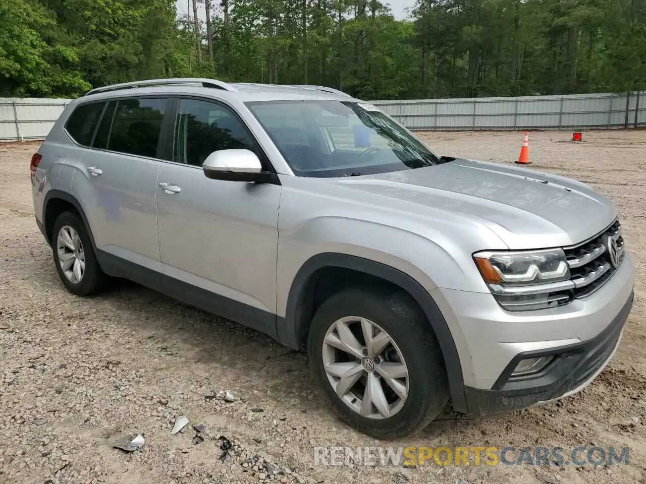 4 Photograph of a damaged car 1V2DR2CA8KC530787 VOLKSWAGEN ATLAS 2019