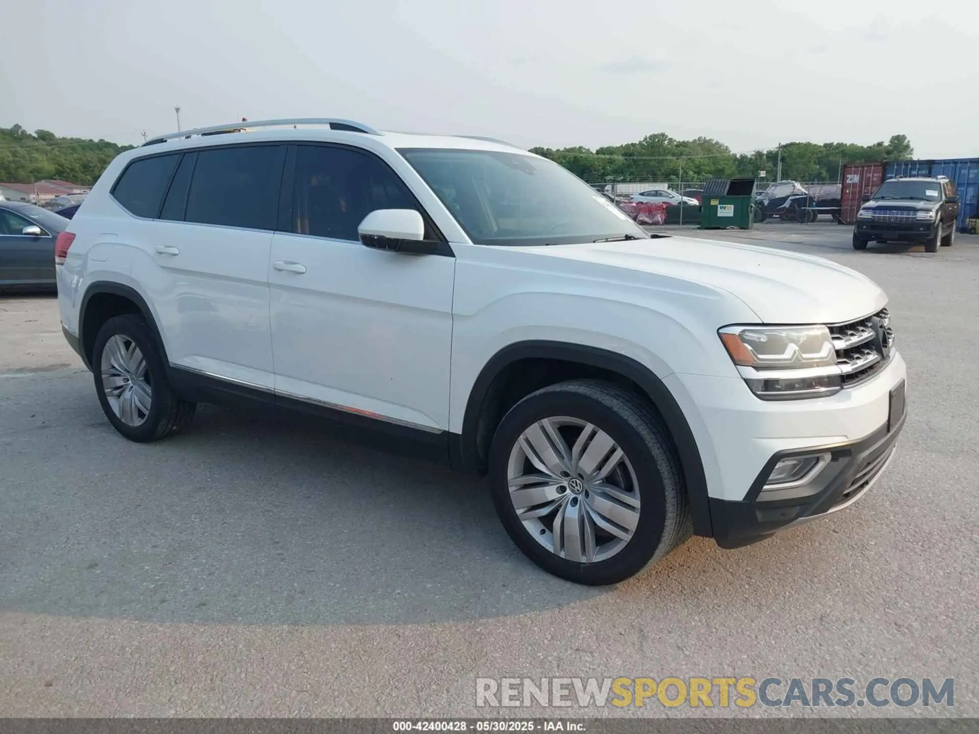 1 Photograph of a damaged car 1V2ER2CA0KC512305 VOLKSWAGEN ATLAS 2019