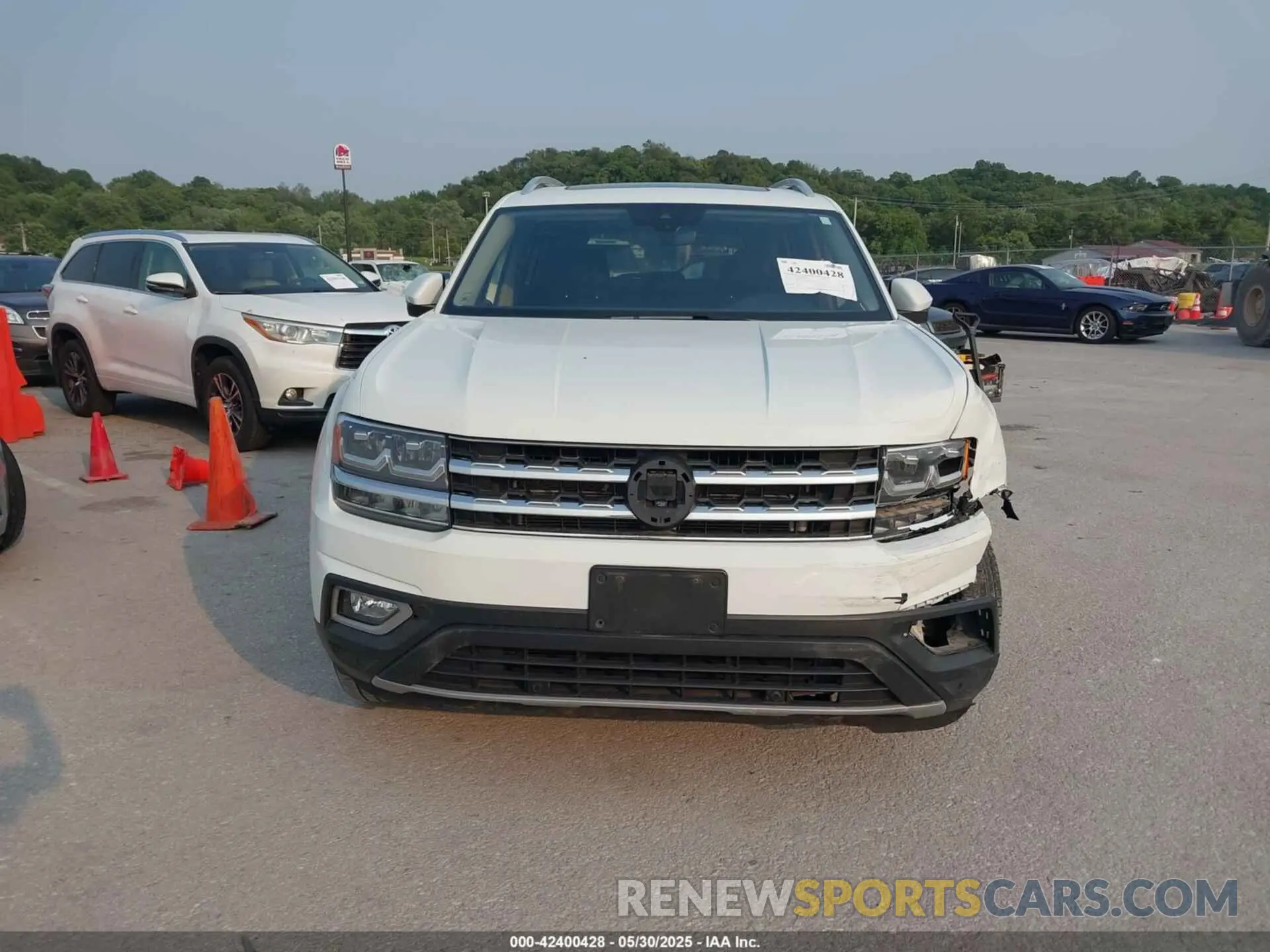 12 Photograph of a damaged car 1V2ER2CA0KC512305 VOLKSWAGEN ATLAS 2019