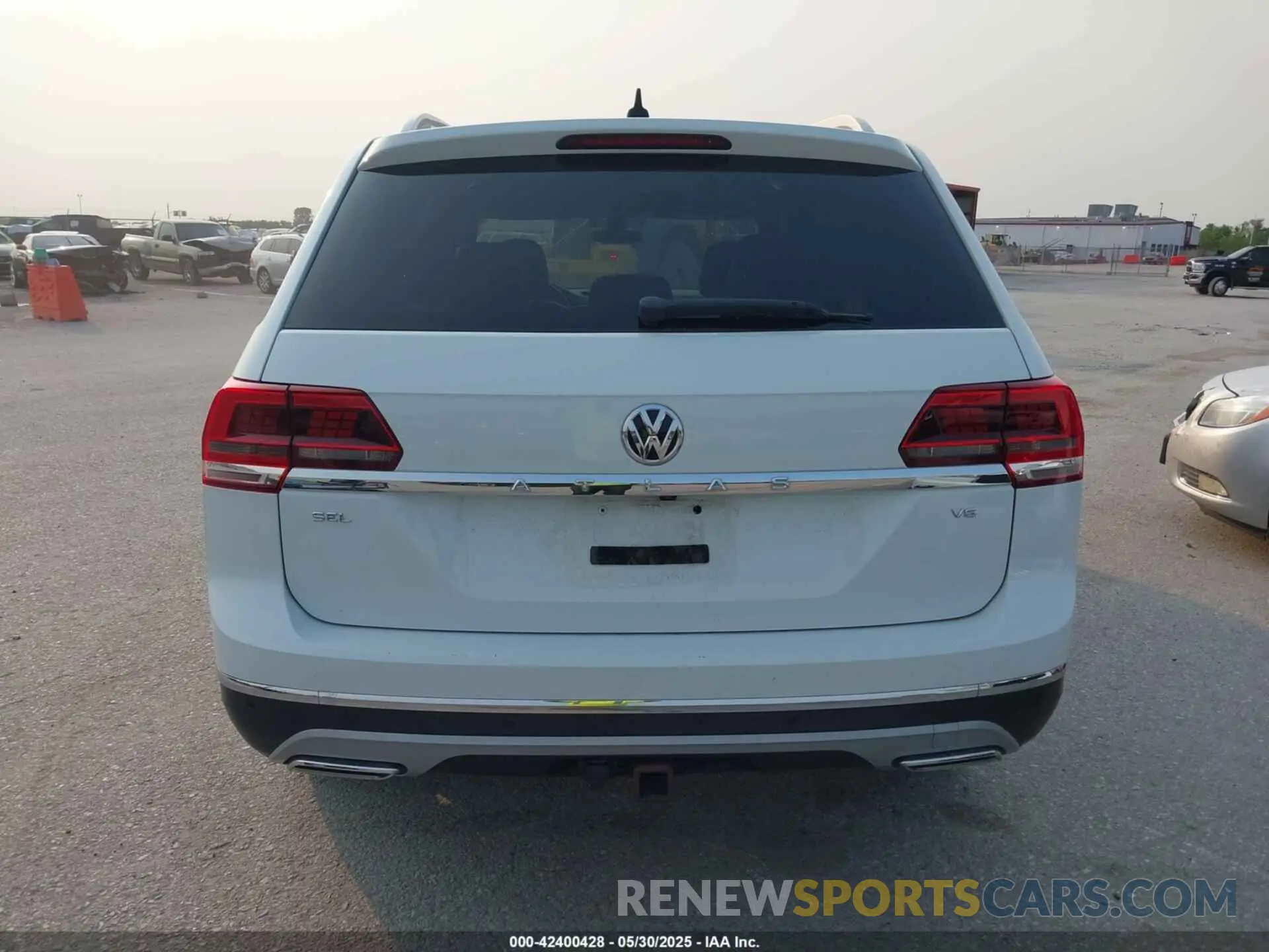 16 Photograph of a damaged car 1V2ER2CA0KC512305 VOLKSWAGEN ATLAS 2019