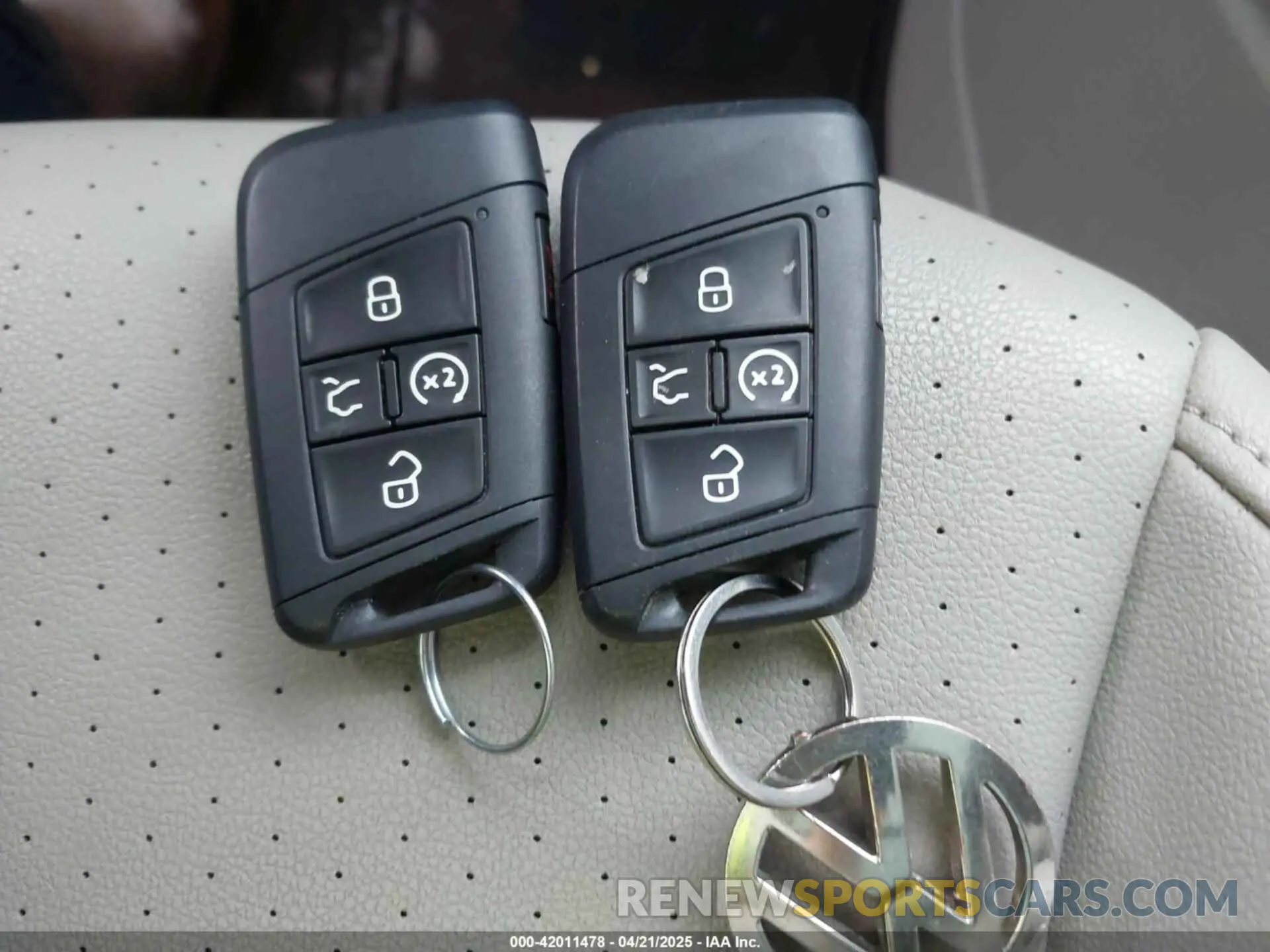 11 Photograph of a damaged car 1V2ER2CA2KC592691 VOLKSWAGEN ATLAS 2019