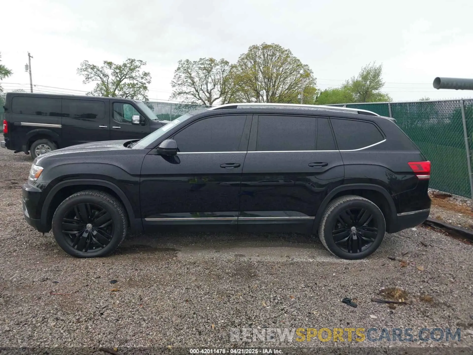 14 Photograph of a damaged car 1V2ER2CA2KC592691 VOLKSWAGEN ATLAS 2019