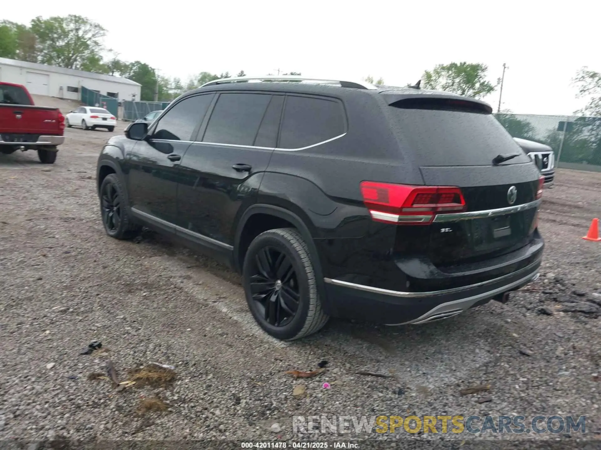 3 Photograph of a damaged car 1V2ER2CA2KC592691 VOLKSWAGEN ATLAS 2019