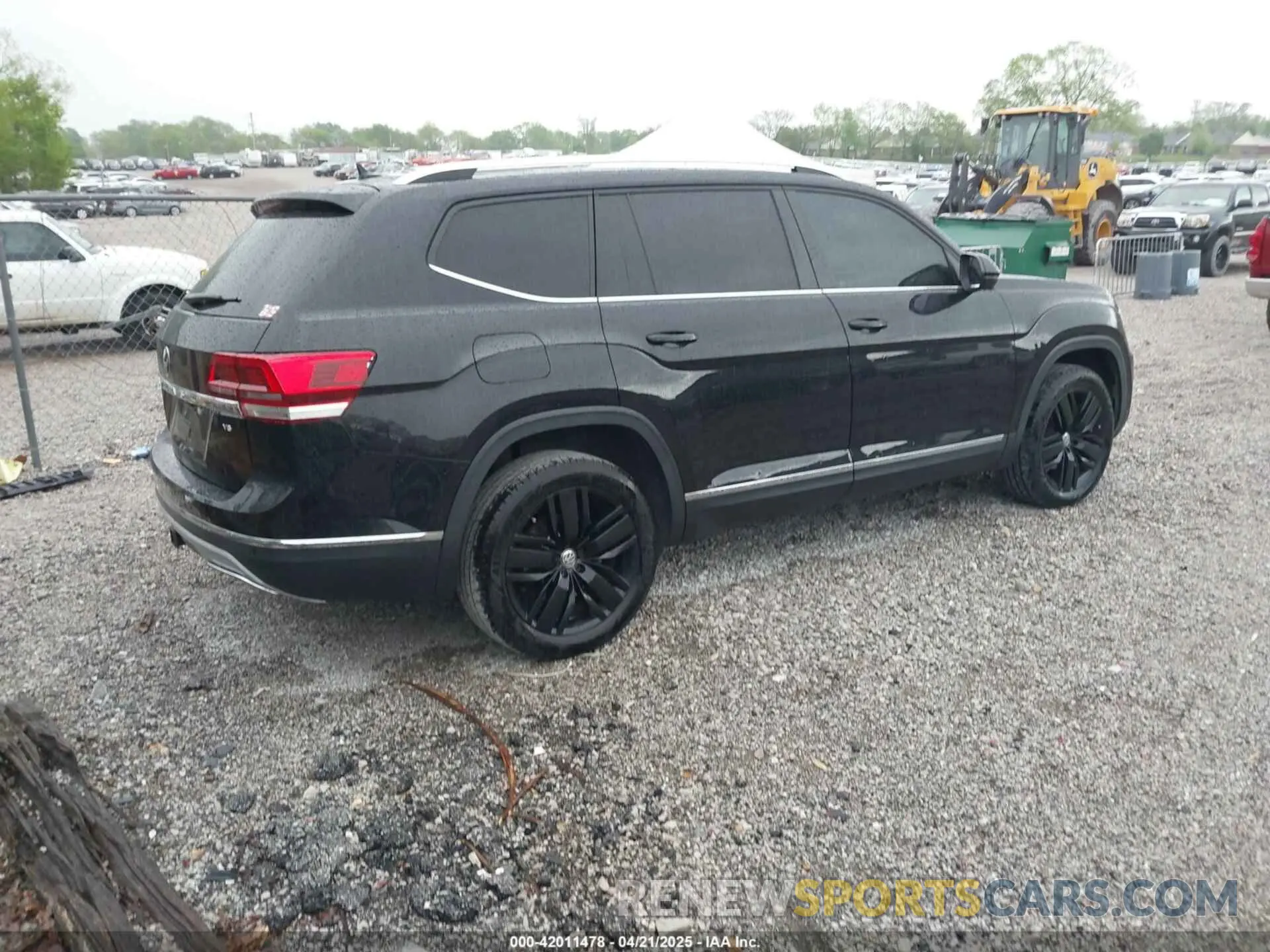 4 Photograph of a damaged car 1V2ER2CA2KC592691 VOLKSWAGEN ATLAS 2019
