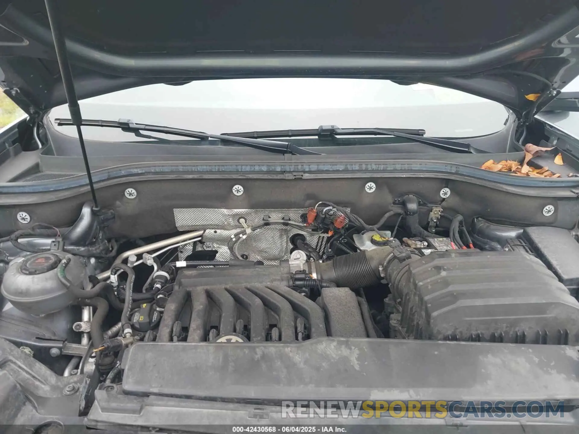 10 Photograph of a damaged car 1V2ER2CA4KC554685 VOLKSWAGEN ATLAS 2019