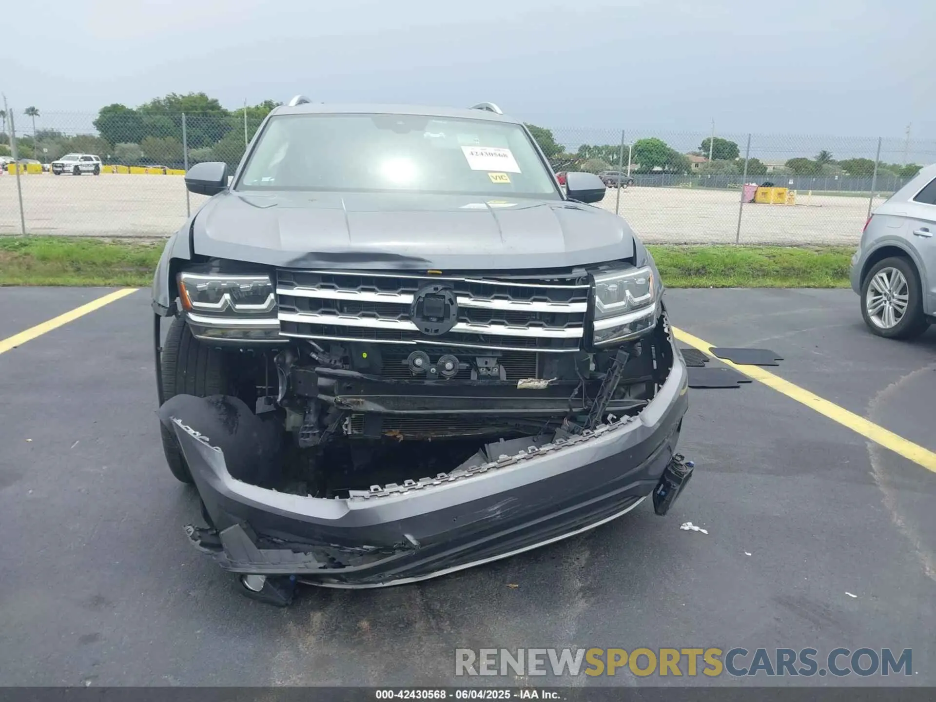 12 Photograph of a damaged car 1V2ER2CA4KC554685 VOLKSWAGEN ATLAS 2019