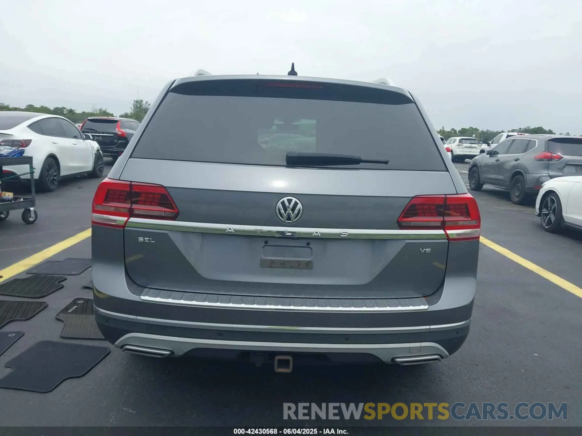 16 Photograph of a damaged car 1V2ER2CA4KC554685 VOLKSWAGEN ATLAS 2019