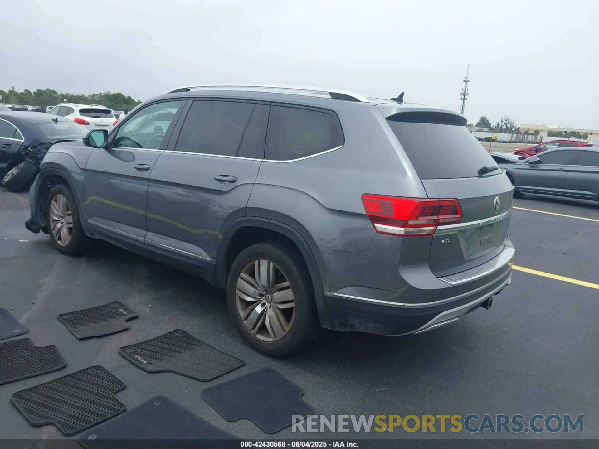 3 Photograph of a damaged car 1V2ER2CA4KC554685 VOLKSWAGEN ATLAS 2019