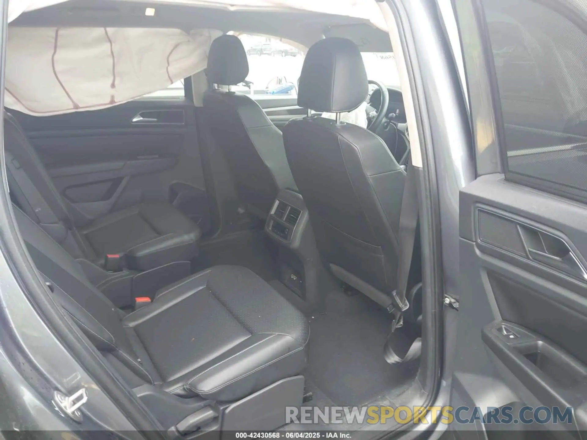 8 Photograph of a damaged car 1V2ER2CA4KC554685 VOLKSWAGEN ATLAS 2019