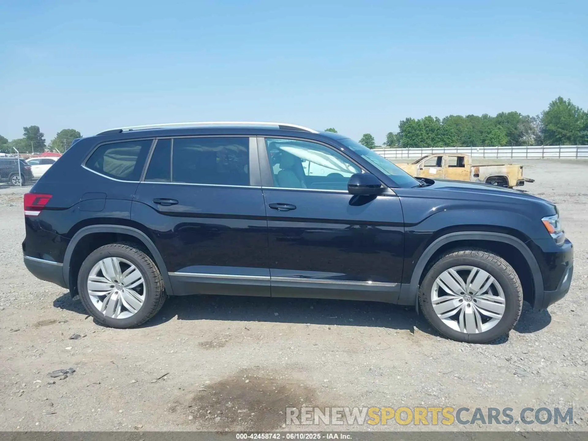 13 Photograph of a damaged car 1V2ER2CA7KC557337 VOLKSWAGEN ATLAS 2019