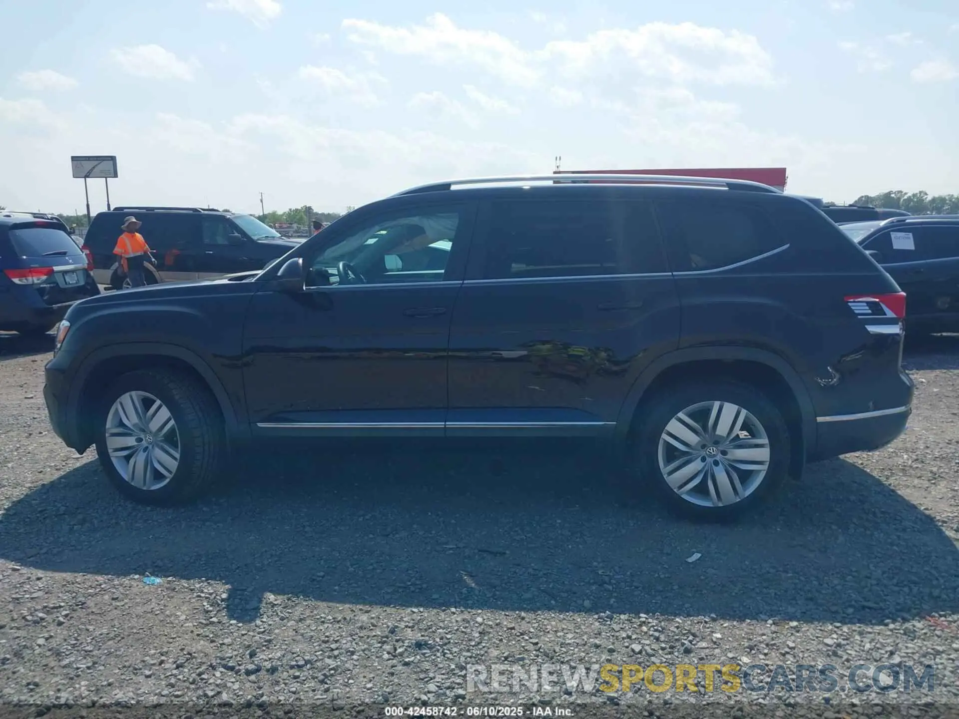 14 Photograph of a damaged car 1V2ER2CA7KC557337 VOLKSWAGEN ATLAS 2019