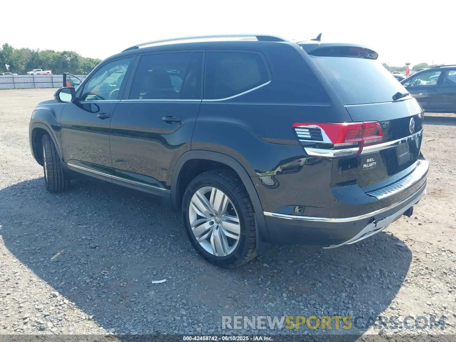 3 Photograph of a damaged car 1V2ER2CA7KC557337 VOLKSWAGEN ATLAS 2019