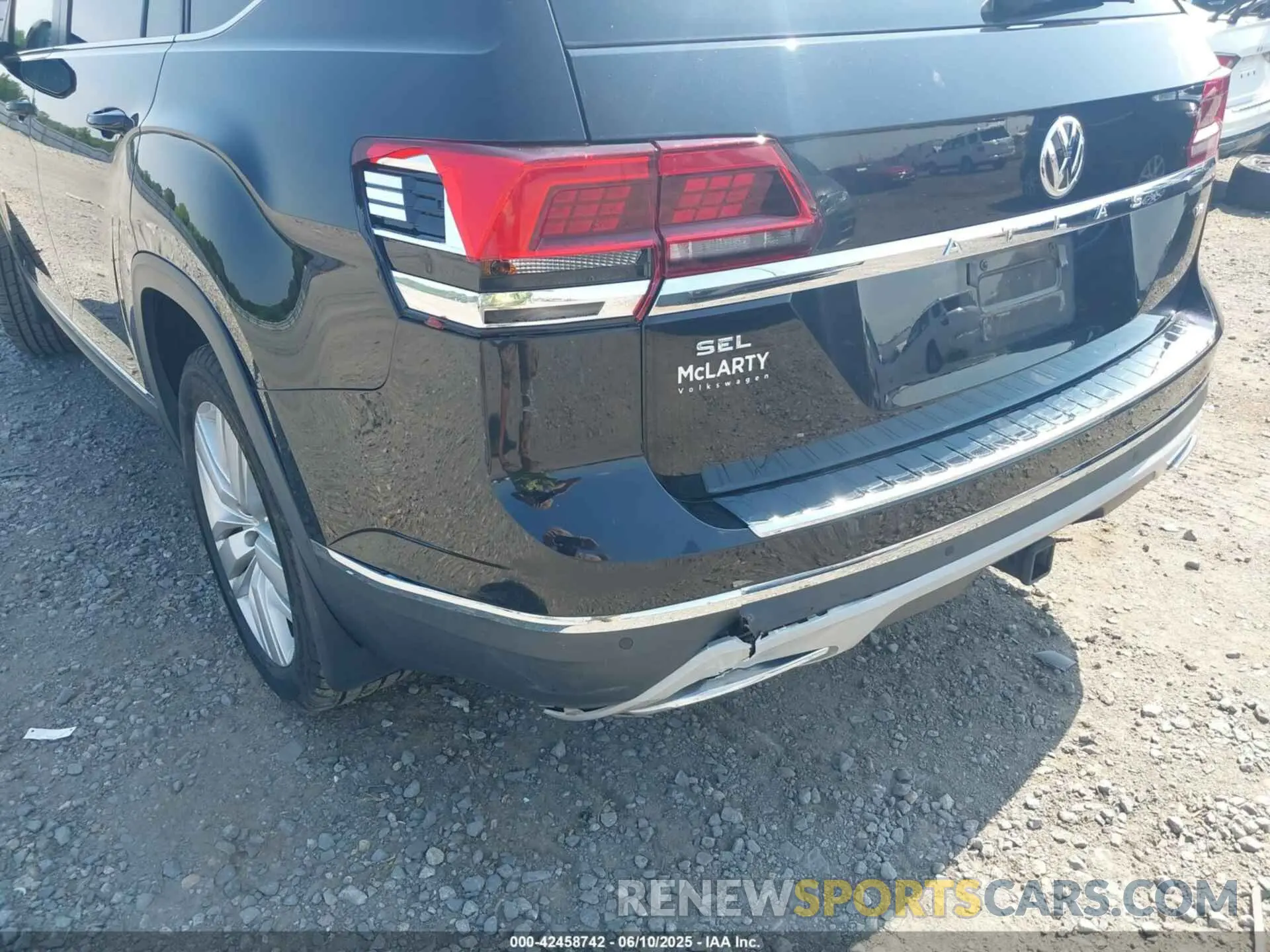 6 Photograph of a damaged car 1V2ER2CA7KC557337 VOLKSWAGEN ATLAS 2019