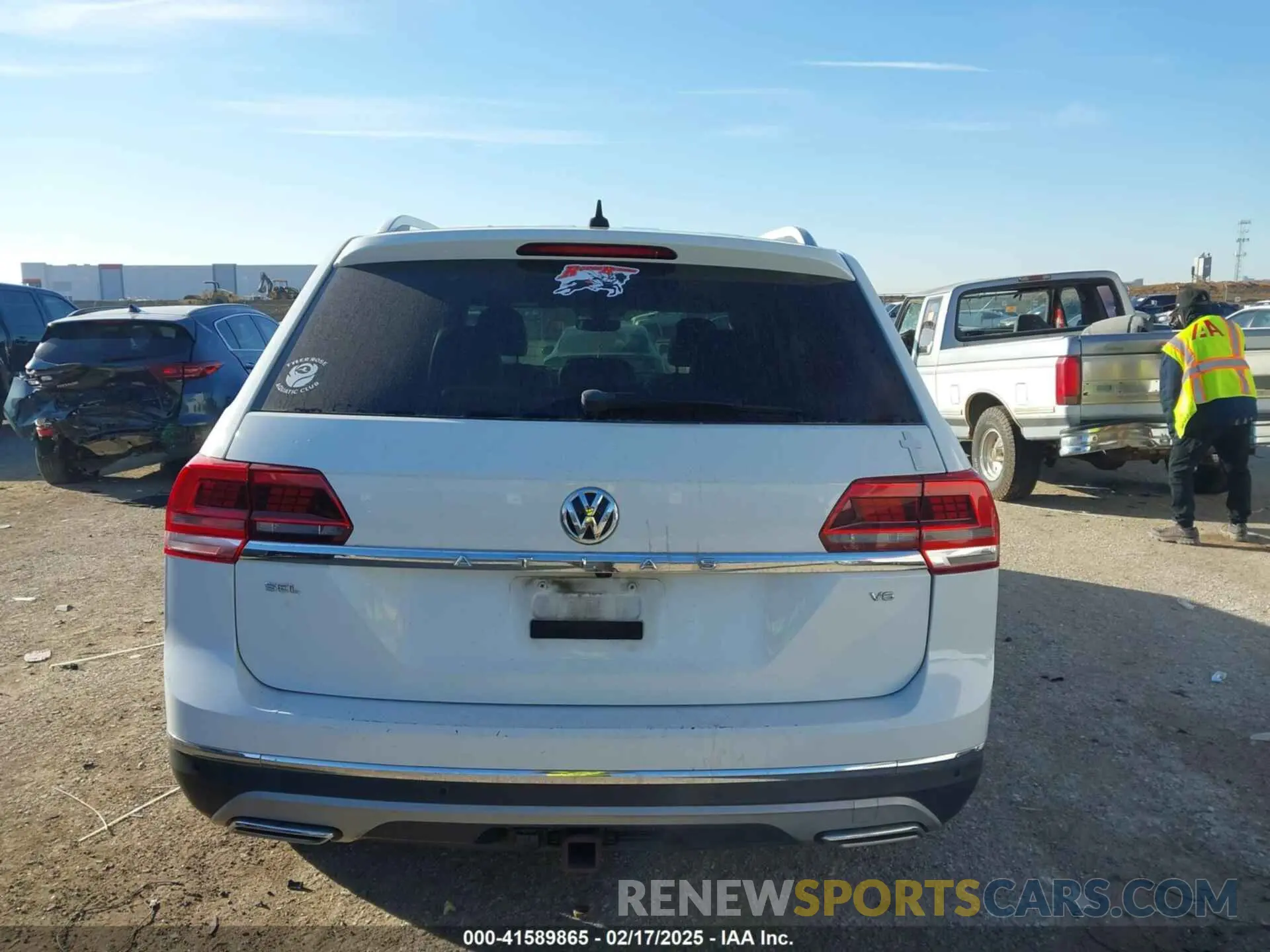 16 Photograph of a damaged car 1V2ER2CA8KC509118 VOLKSWAGEN ATLAS 2019