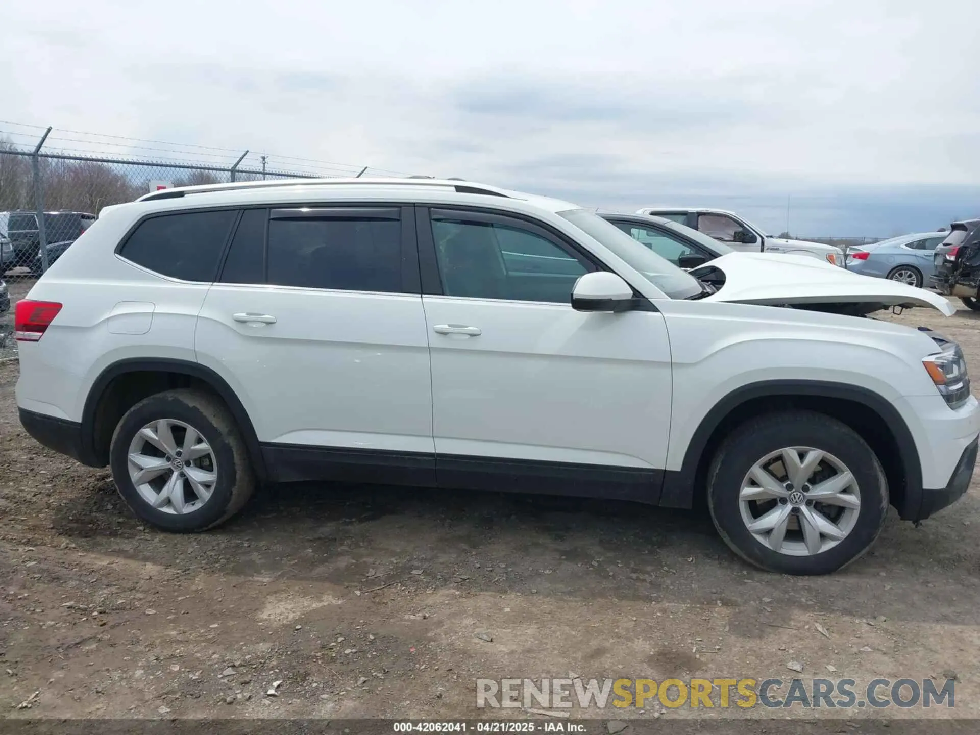 14 Photograph of a damaged car 1V2GR2CA0KC599079 VOLKSWAGEN ATLAS 2019