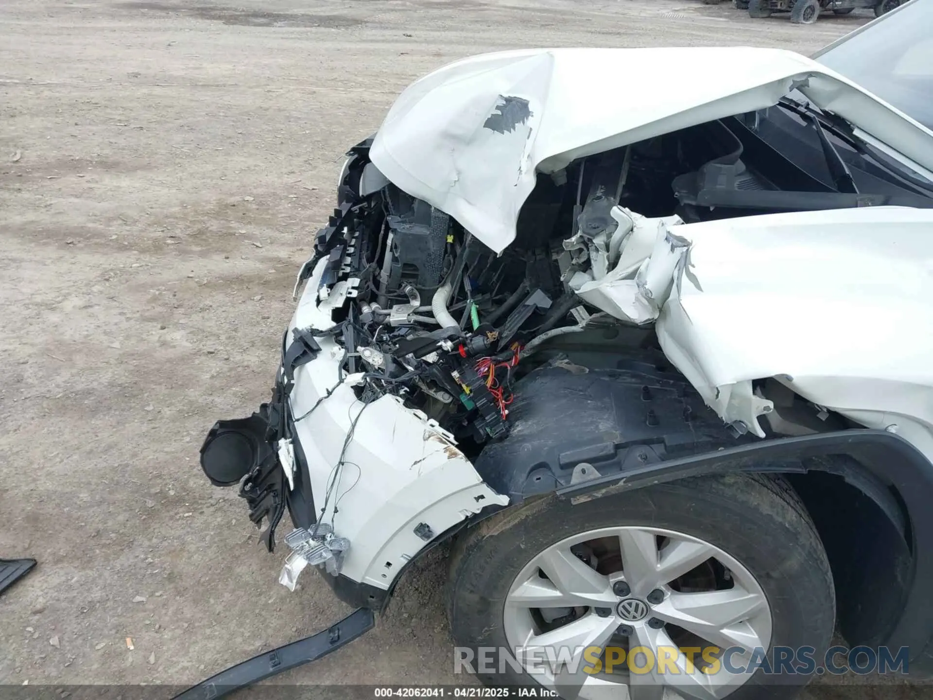 18 Photograph of a damaged car 1V2GR2CA0KC599079 VOLKSWAGEN ATLAS 2019