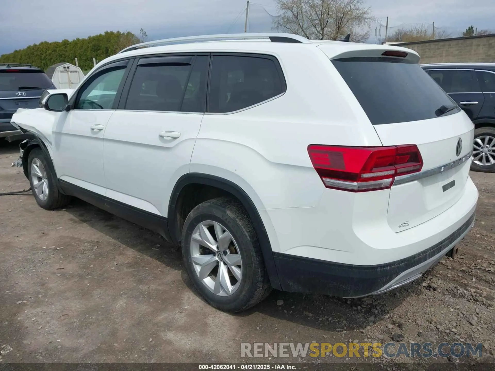 3 Photograph of a damaged car 1V2GR2CA0KC599079 VOLKSWAGEN ATLAS 2019