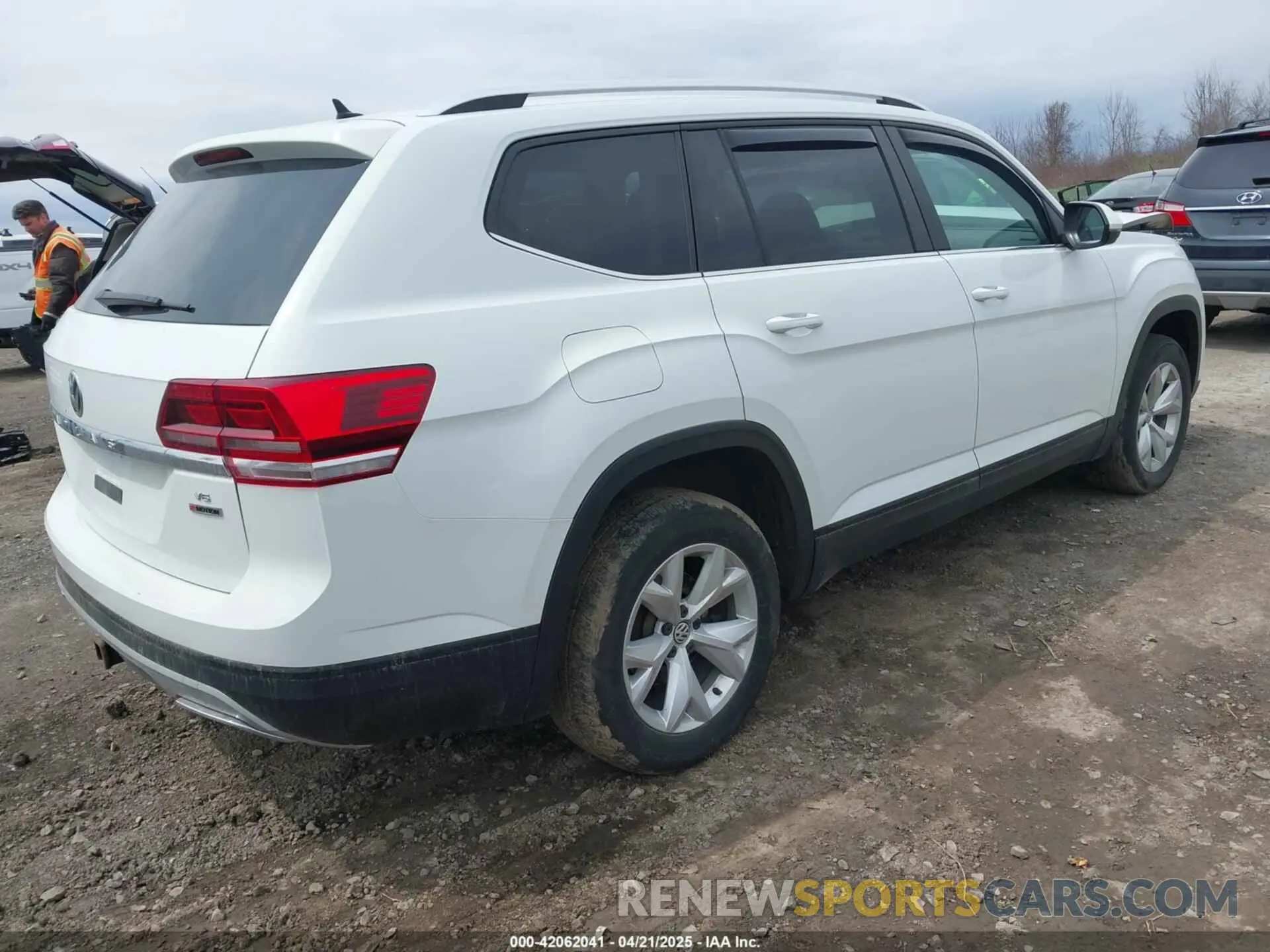 4 Photograph of a damaged car 1V2GR2CA0KC599079 VOLKSWAGEN ATLAS 2019