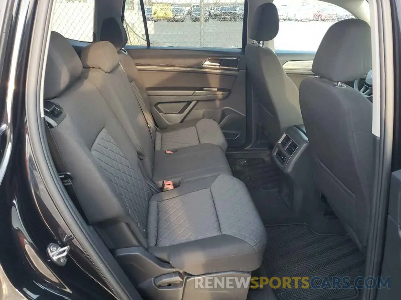11 Photograph of a damaged car 1V2GR2CA4KC539287 VOLKSWAGEN ATLAS 2019