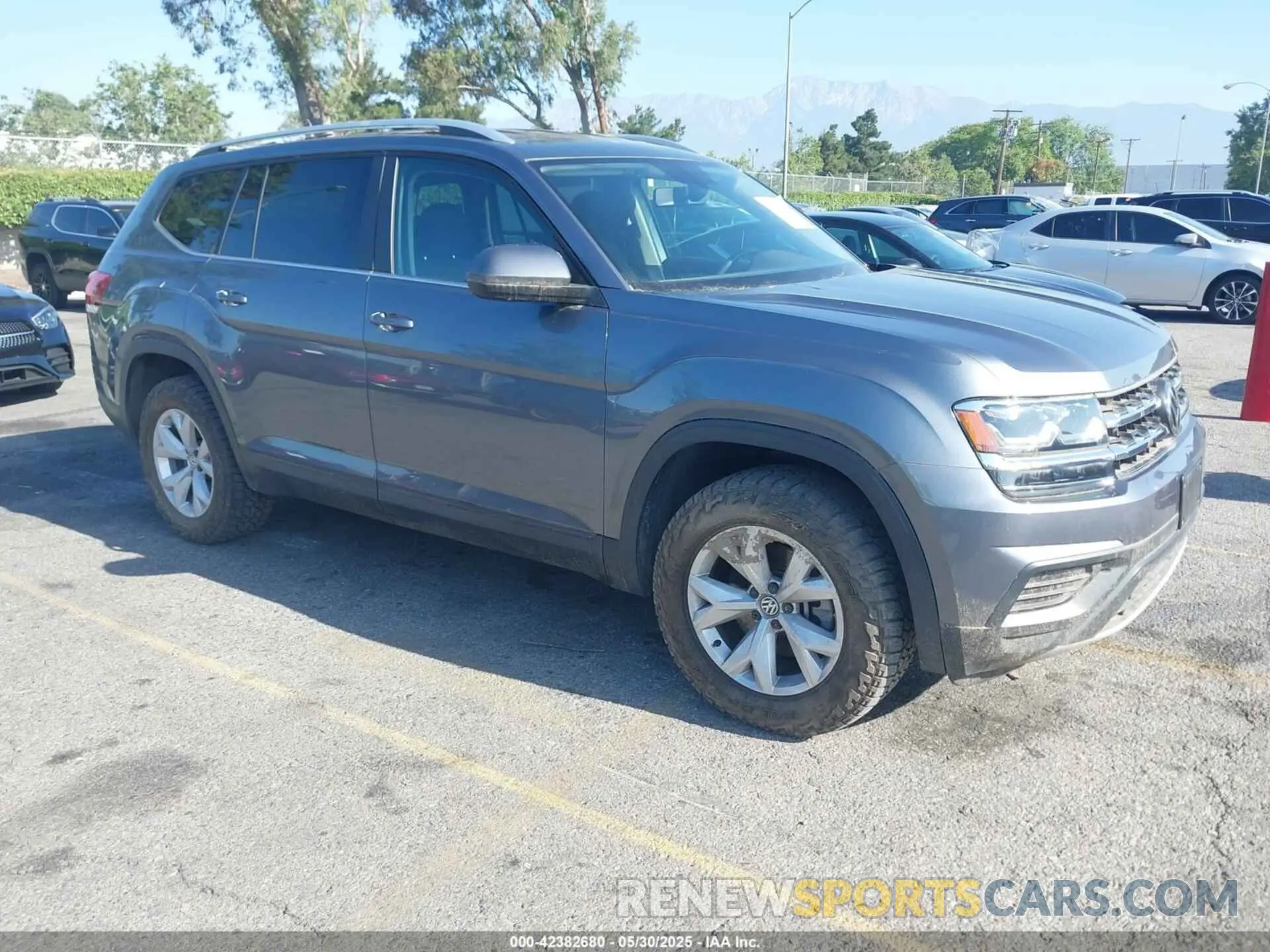 1 Photograph of a damaged car 1V2GR2CA8KC549501 VOLKSWAGEN ATLAS 2019