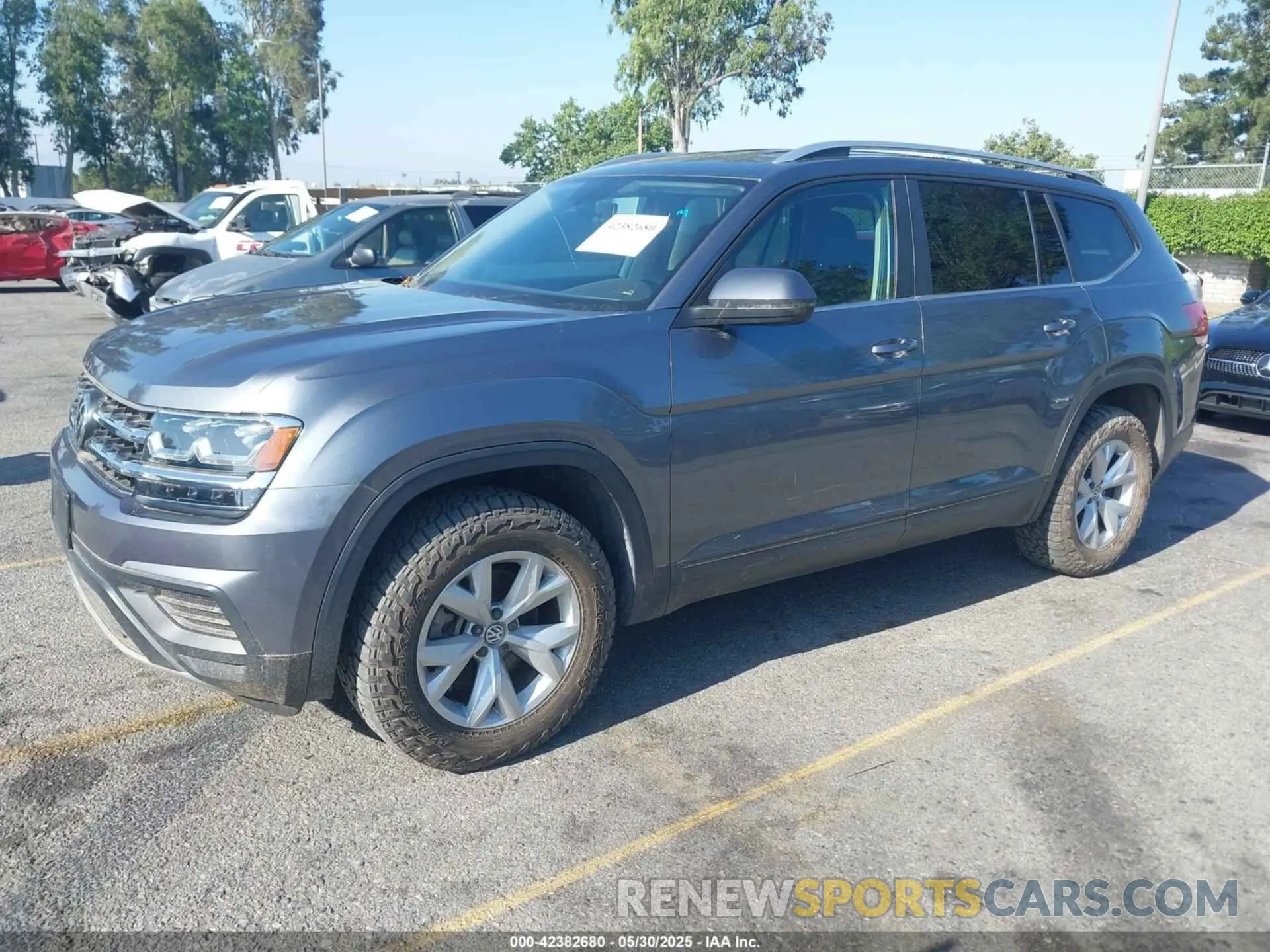 2 Photograph of a damaged car 1V2GR2CA8KC549501 VOLKSWAGEN ATLAS 2019
