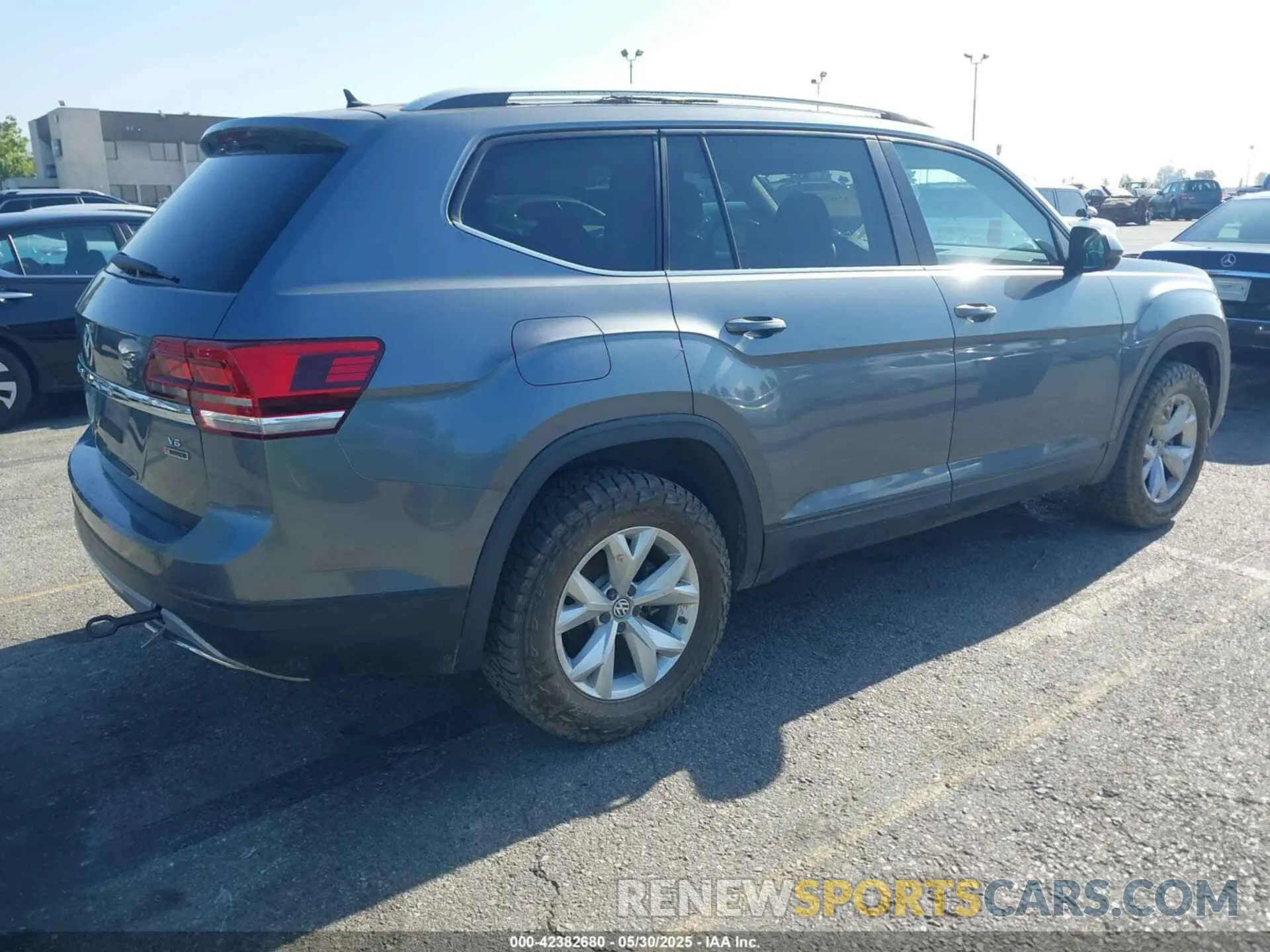 4 Photograph of a damaged car 1V2GR2CA8KC549501 VOLKSWAGEN ATLAS 2019