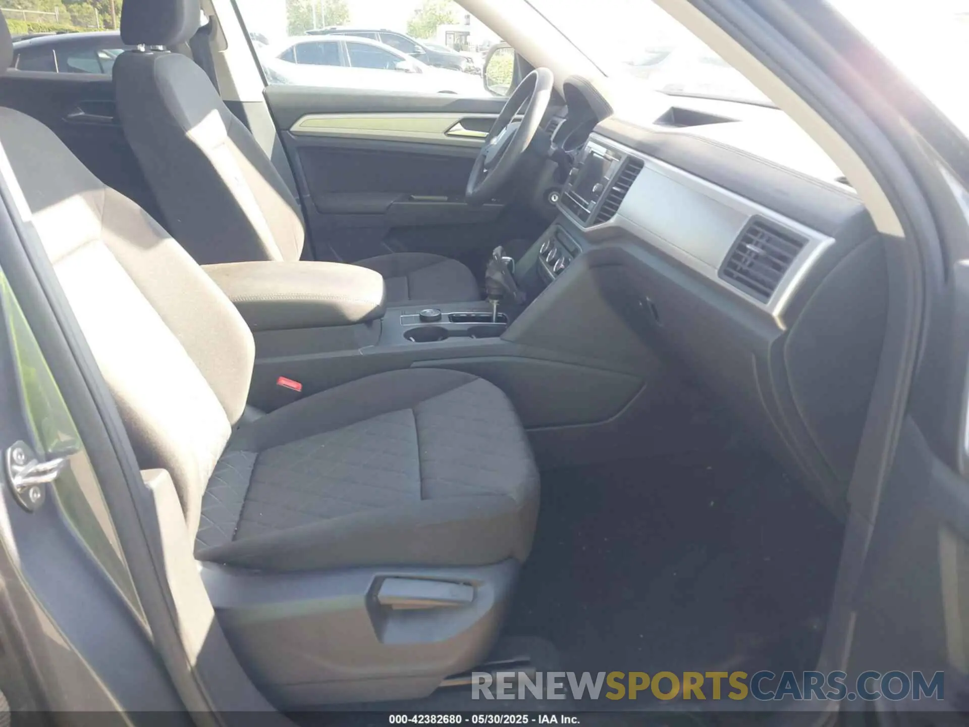 5 Photograph of a damaged car 1V2GR2CA8KC549501 VOLKSWAGEN ATLAS 2019