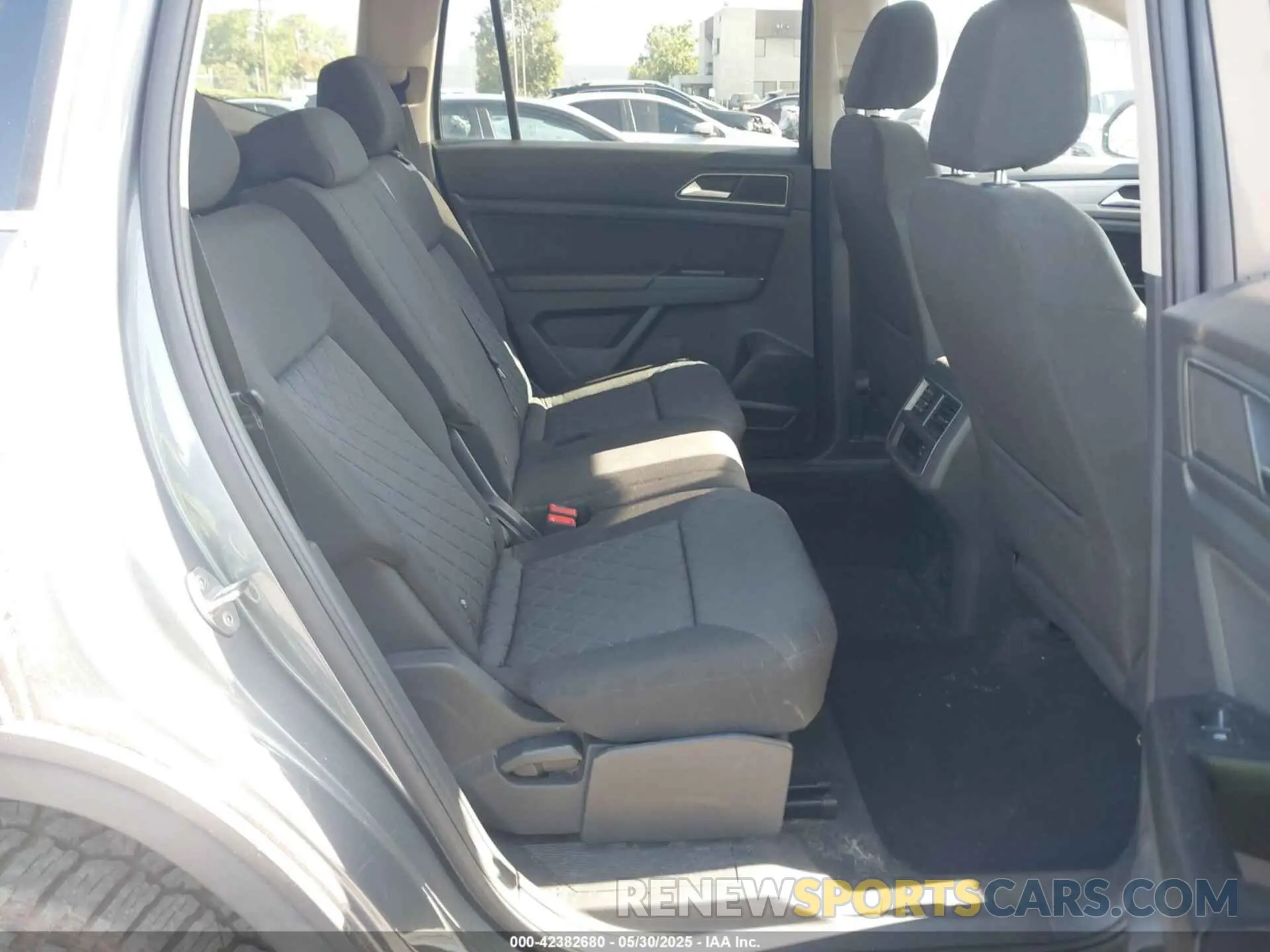 8 Photograph of a damaged car 1V2GR2CA8KC549501 VOLKSWAGEN ATLAS 2019