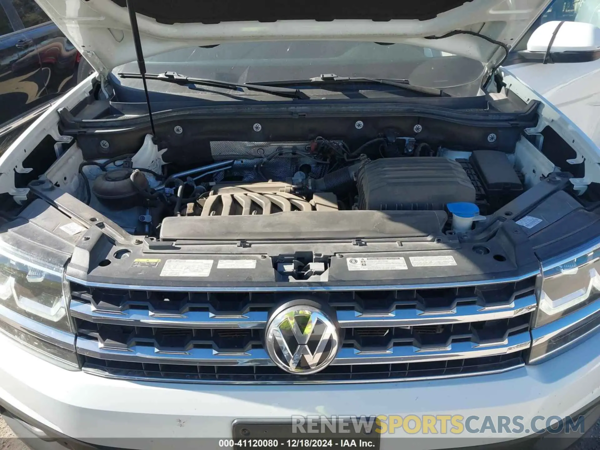 10 Photograph of a damaged car 1V2LR2CA0KC548163 VOLKSWAGEN ATLAS 2019