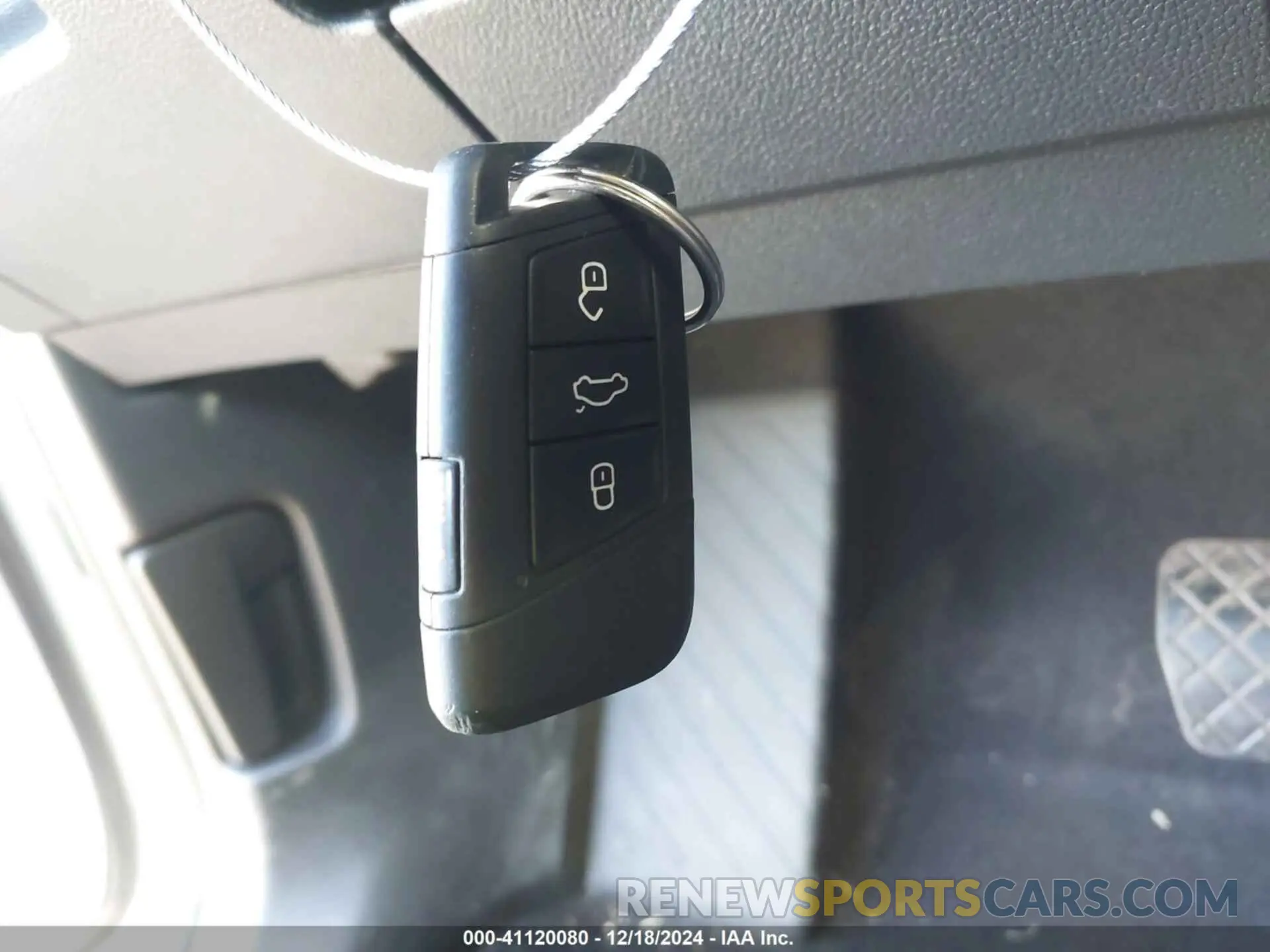 11 Photograph of a damaged car 1V2LR2CA0KC548163 VOLKSWAGEN ATLAS 2019
