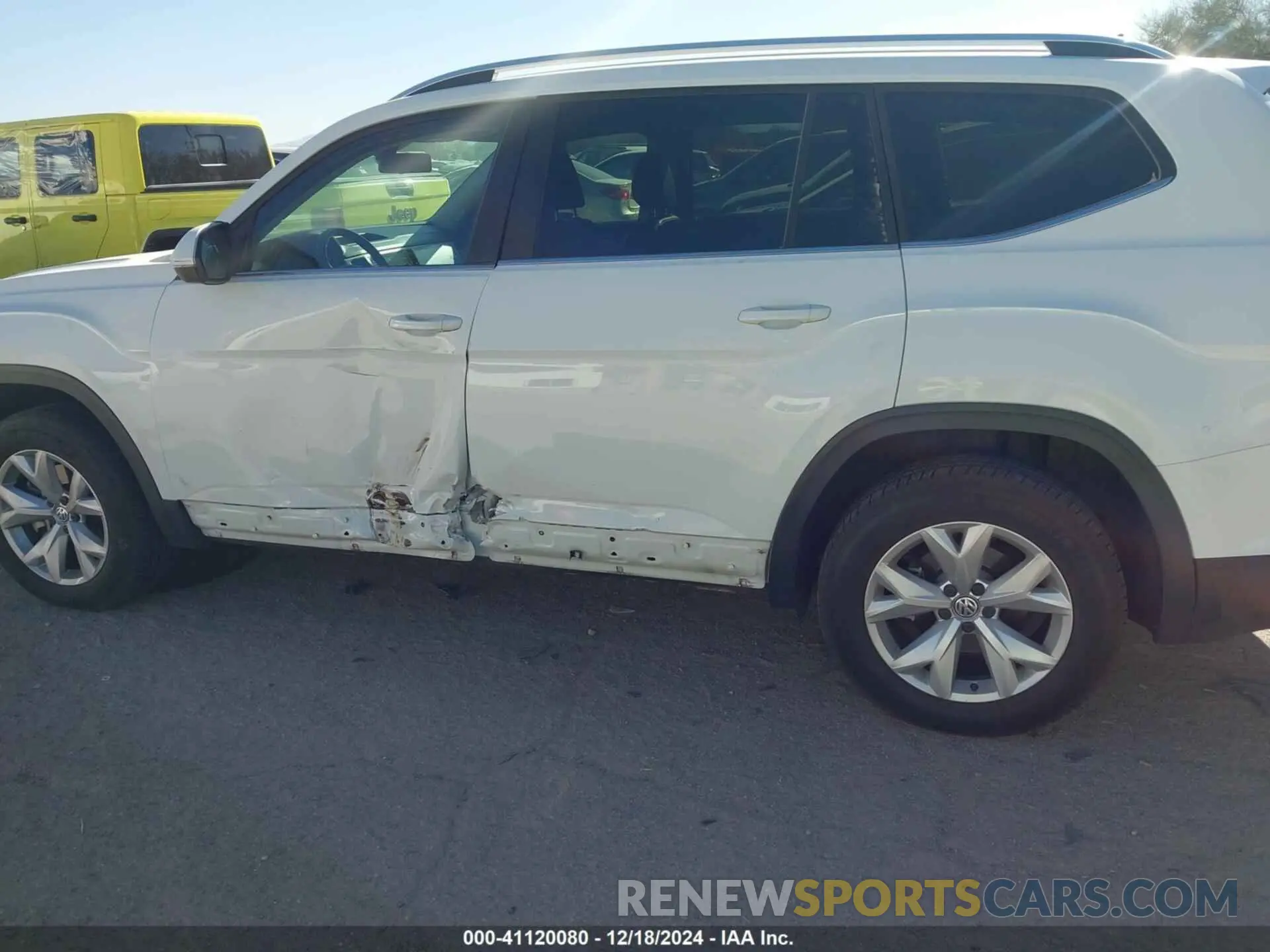 14 Photograph of a damaged car 1V2LR2CA0KC548163 VOLKSWAGEN ATLAS 2019