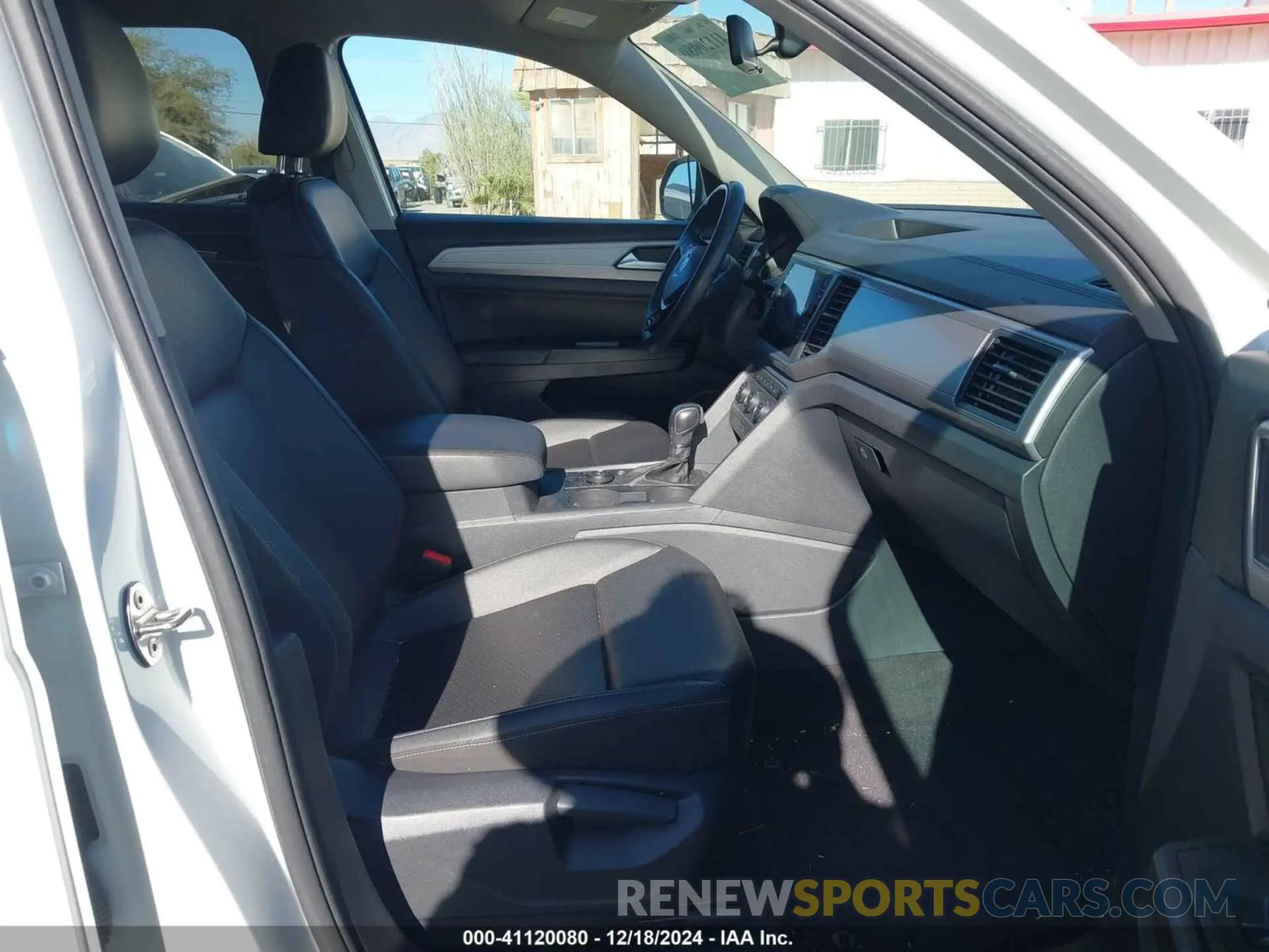 5 Photograph of a damaged car 1V2LR2CA0KC548163 VOLKSWAGEN ATLAS 2019