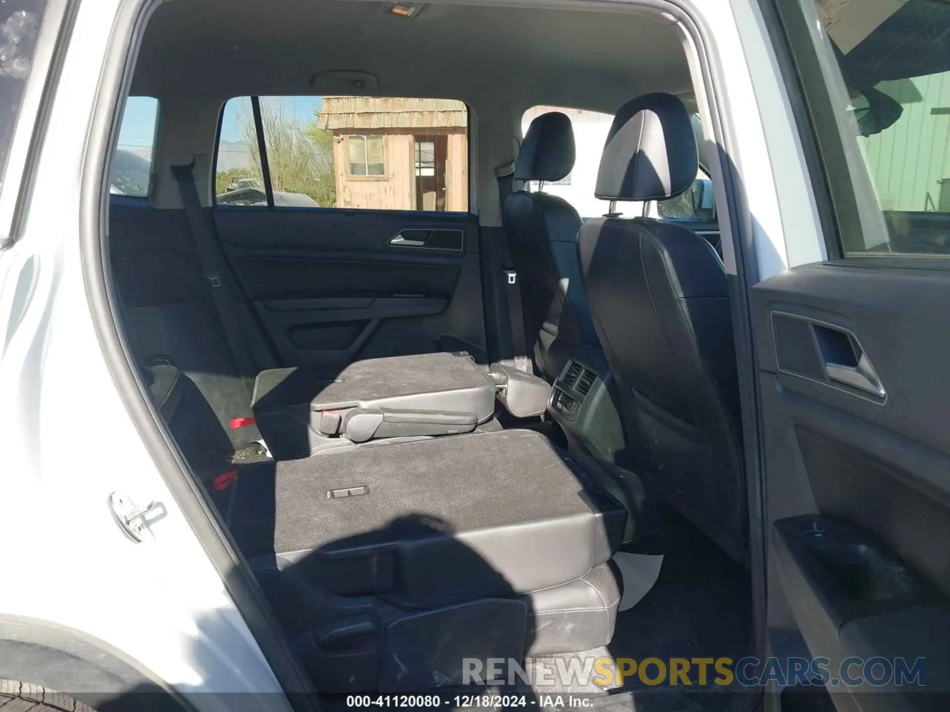 8 Photograph of a damaged car 1V2LR2CA0KC548163 VOLKSWAGEN ATLAS 2019