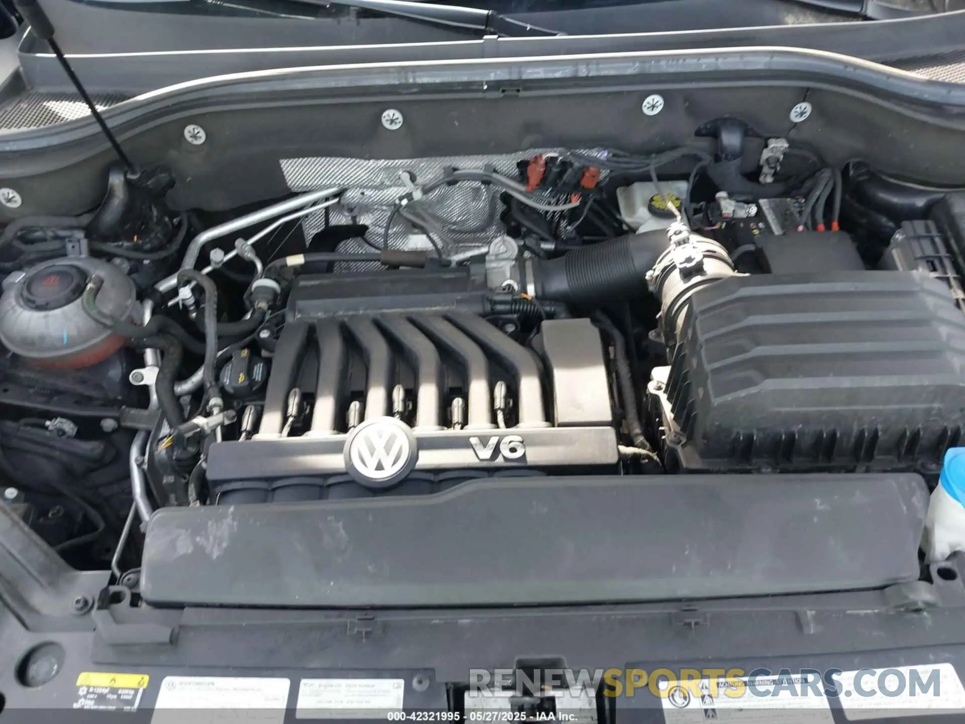 10 Photograph of a damaged car 1V2LR2CA1KC606796 VOLKSWAGEN ATLAS 2019