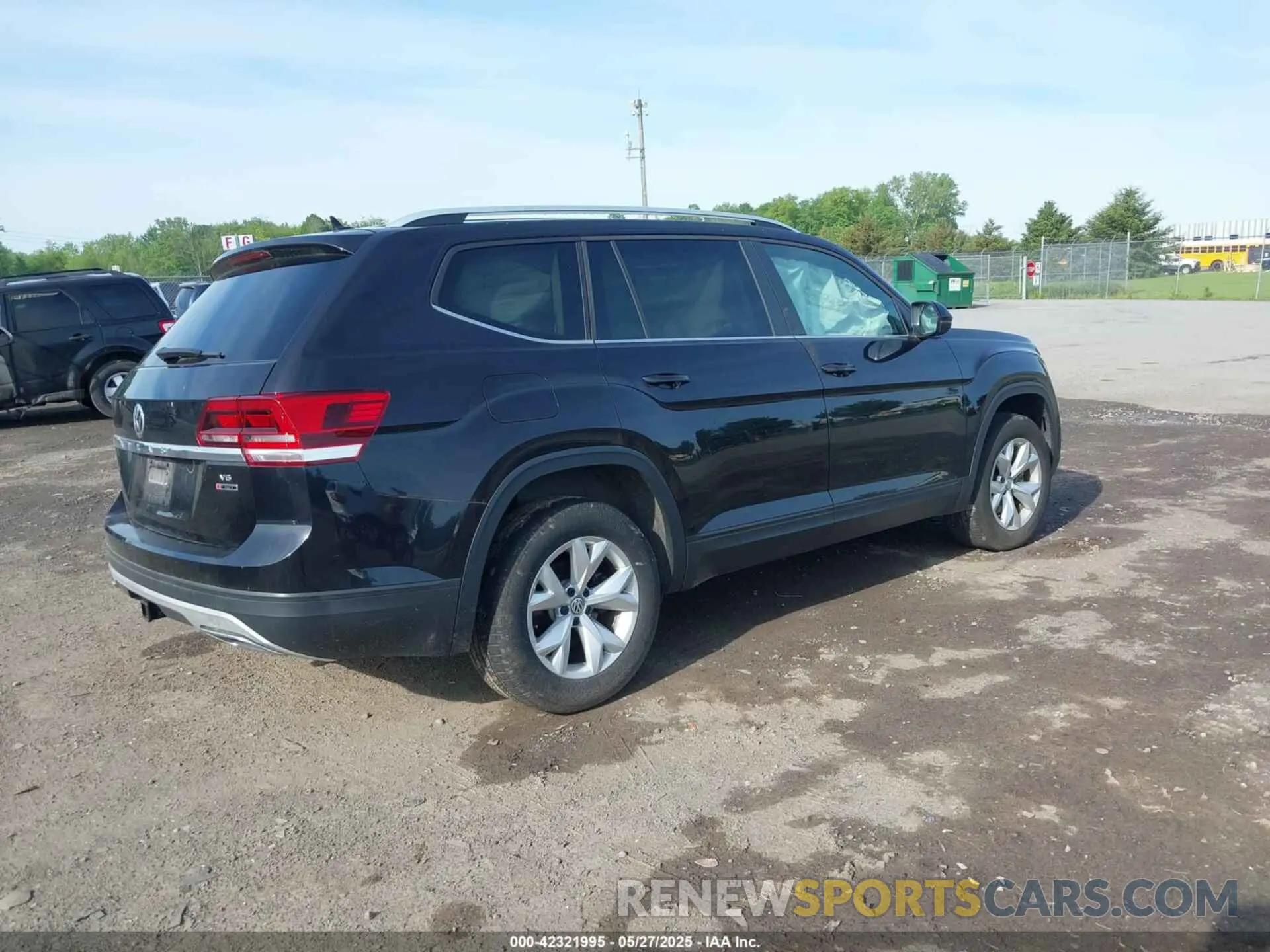 4 Photograph of a damaged car 1V2LR2CA1KC606796 VOLKSWAGEN ATLAS 2019