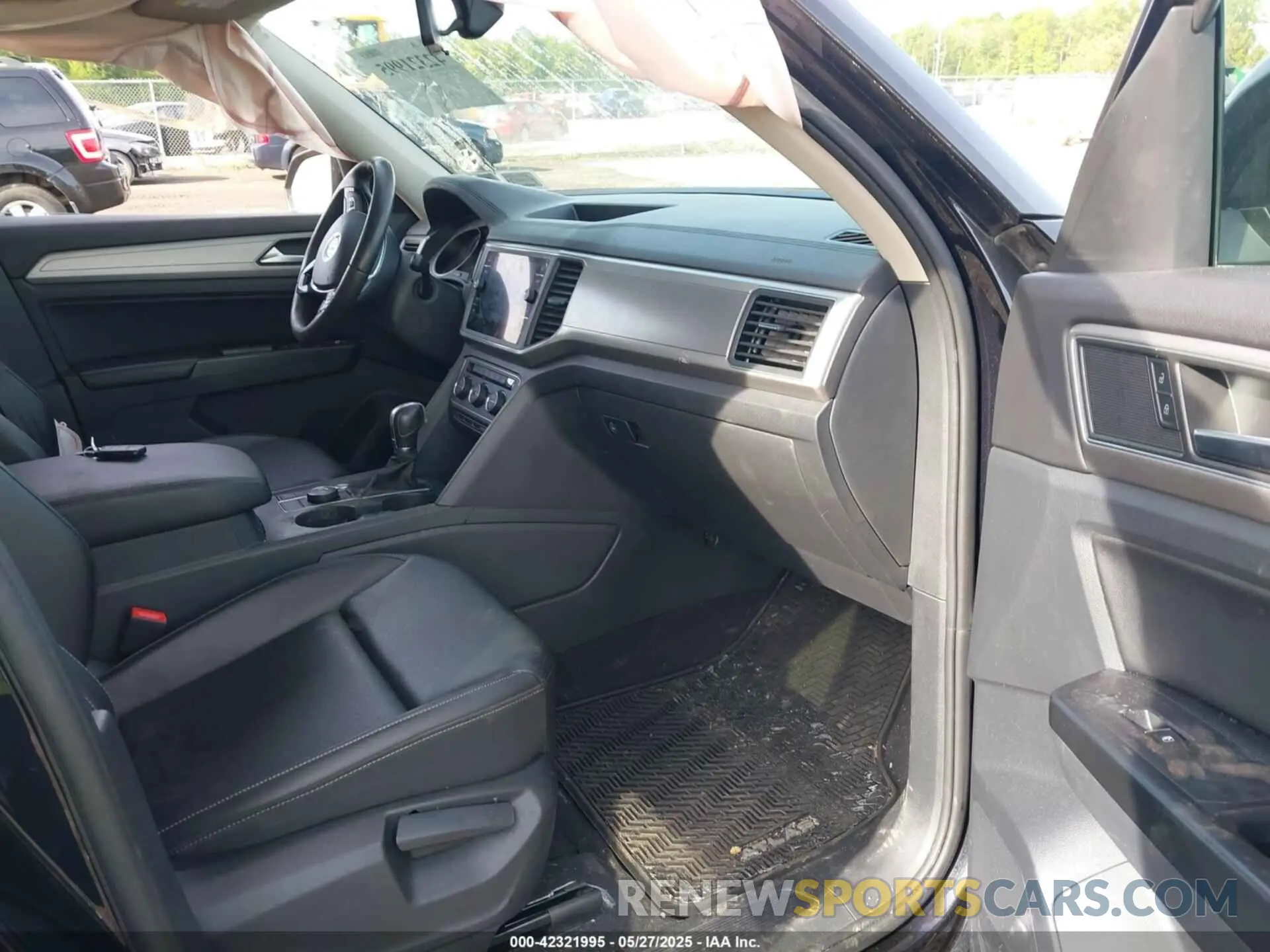 5 Photograph of a damaged car 1V2LR2CA1KC606796 VOLKSWAGEN ATLAS 2019