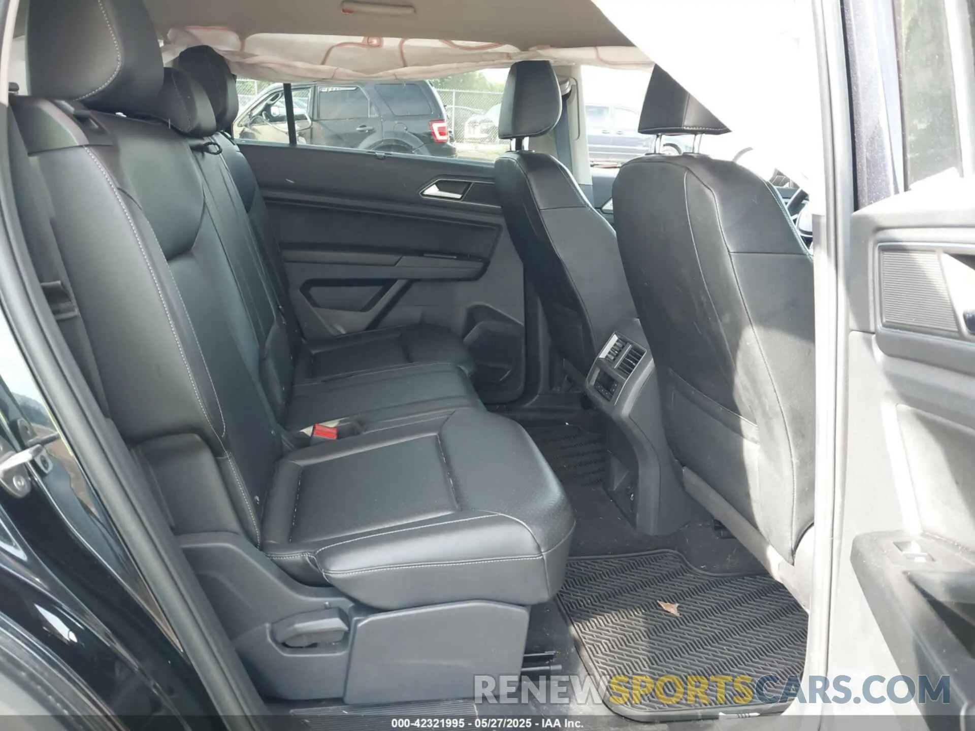 8 Photograph of a damaged car 1V2LR2CA1KC606796 VOLKSWAGEN ATLAS 2019