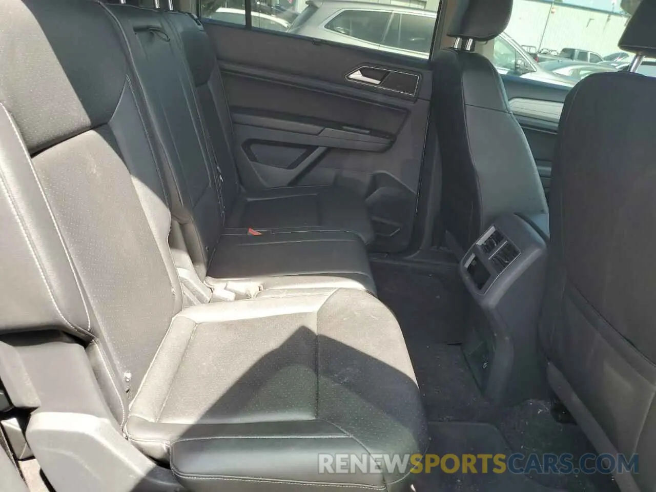 11 Photograph of a damaged car 1V2LR2CA5KC549048 VOLKSWAGEN ATLAS 2019