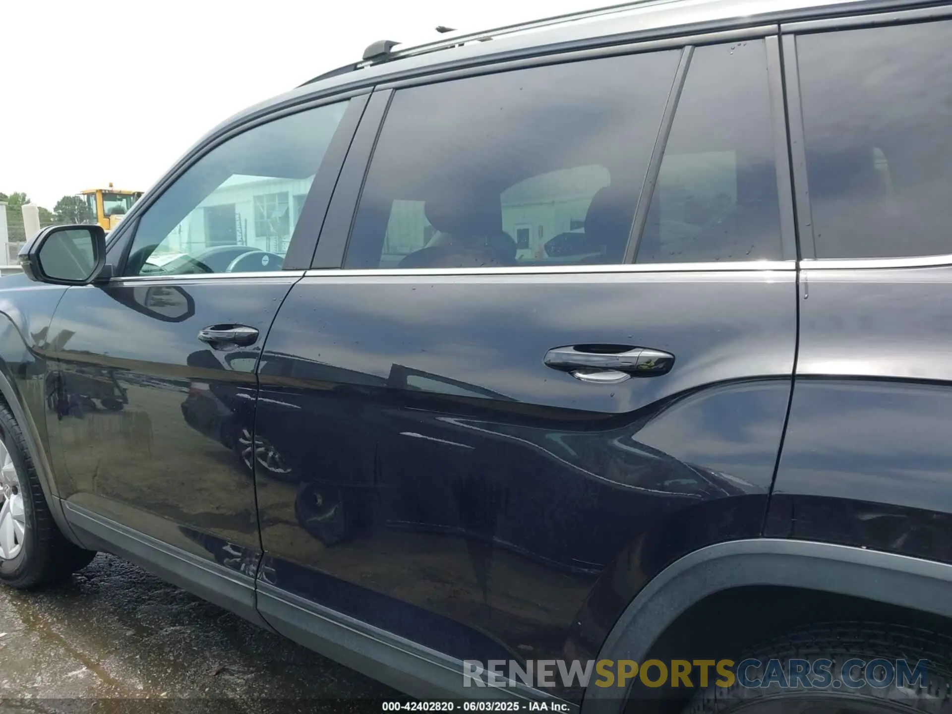 14 Photograph of a damaged car 1V2LR2CA9KC575393 VOLKSWAGEN ATLAS 2019