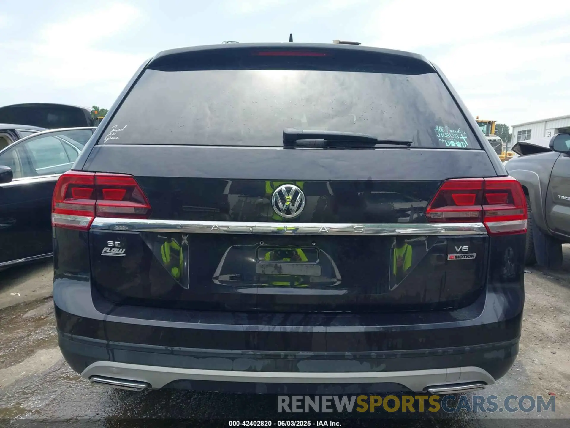 16 Photograph of a damaged car 1V2LR2CA9KC575393 VOLKSWAGEN ATLAS 2019
