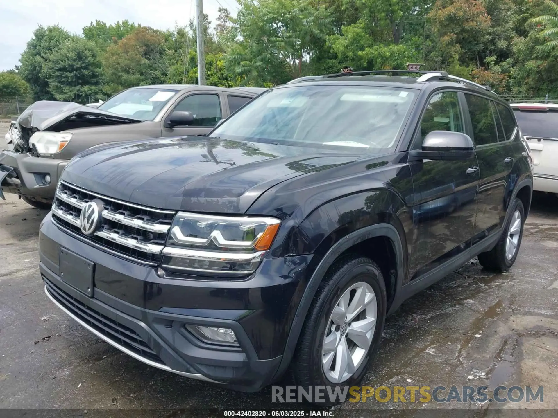 2 Photograph of a damaged car 1V2LR2CA9KC575393 VOLKSWAGEN ATLAS 2019