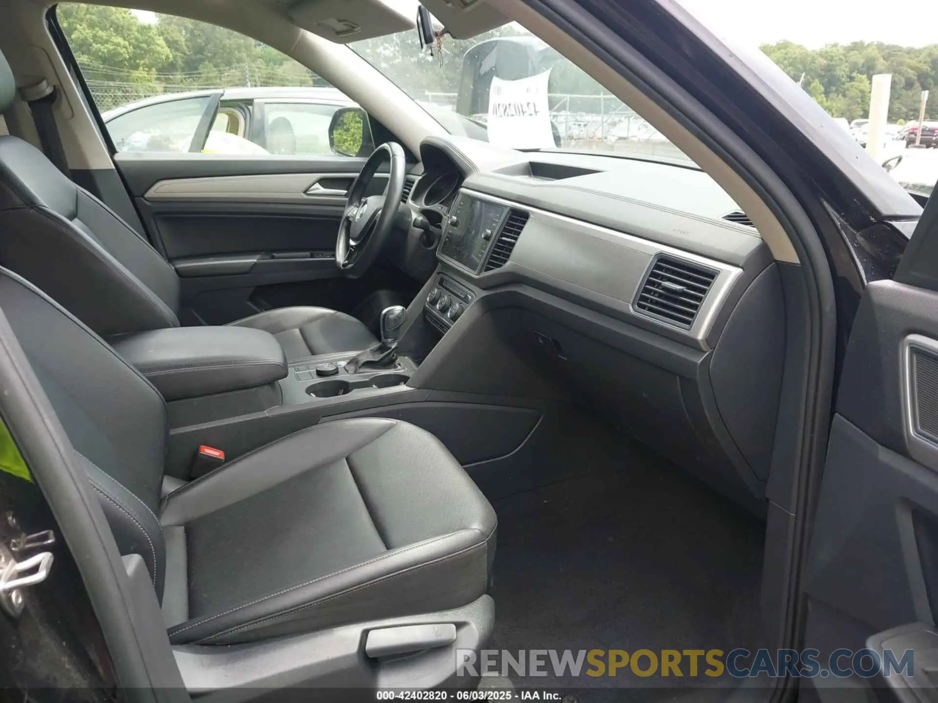 5 Photograph of a damaged car 1V2LR2CA9KC575393 VOLKSWAGEN ATLAS 2019