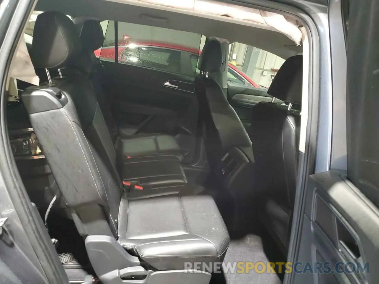 10 Photograph of a damaged car 1V2LR2CAXKC550177 VOLKSWAGEN ATLAS 2019