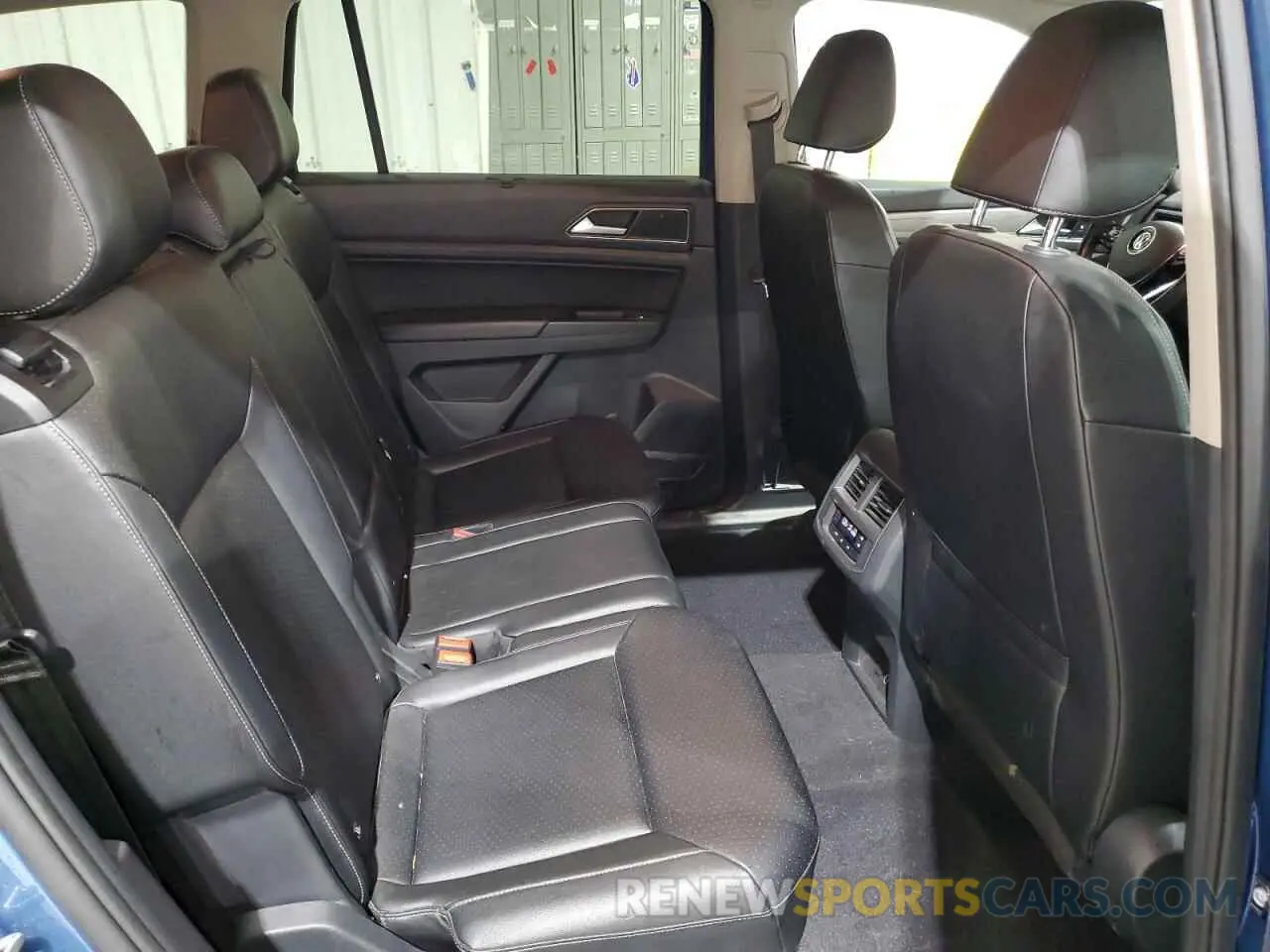 11 Photograph of a damaged car 1V2LR2CAXKC575578 VOLKSWAGEN ATLAS 2019