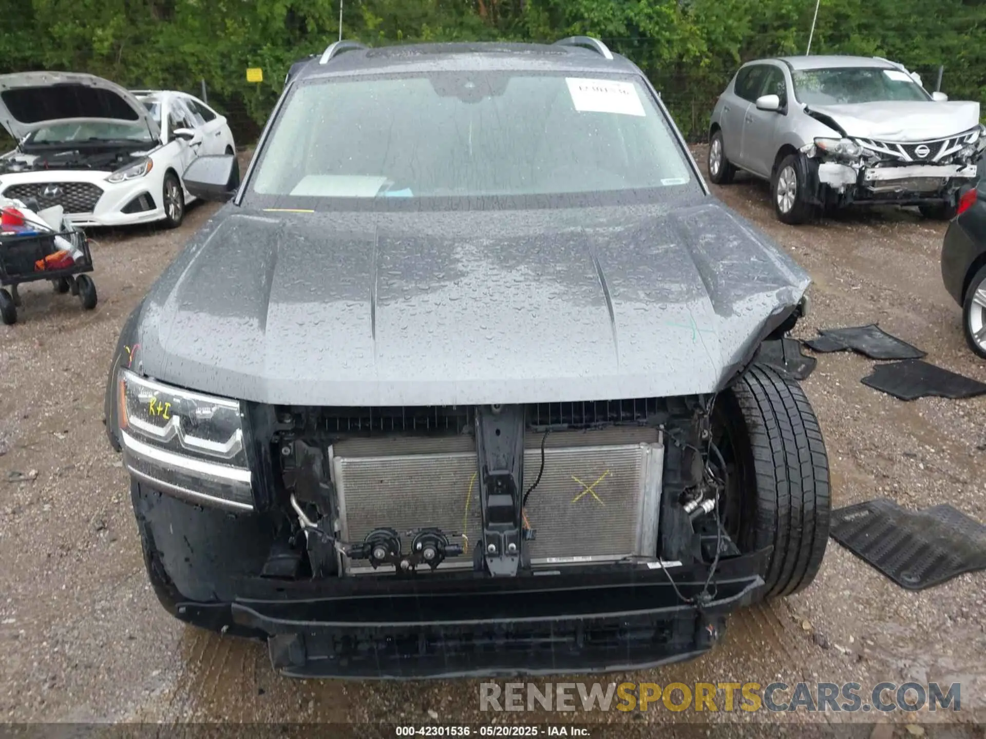 12 Photograph of a damaged car 1V2MR2CA1KC615261 VOLKSWAGEN ATLAS 2019