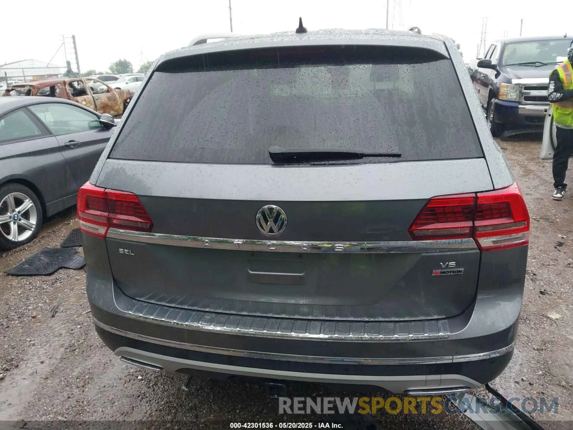 16 Photograph of a damaged car 1V2MR2CA1KC615261 VOLKSWAGEN ATLAS 2019