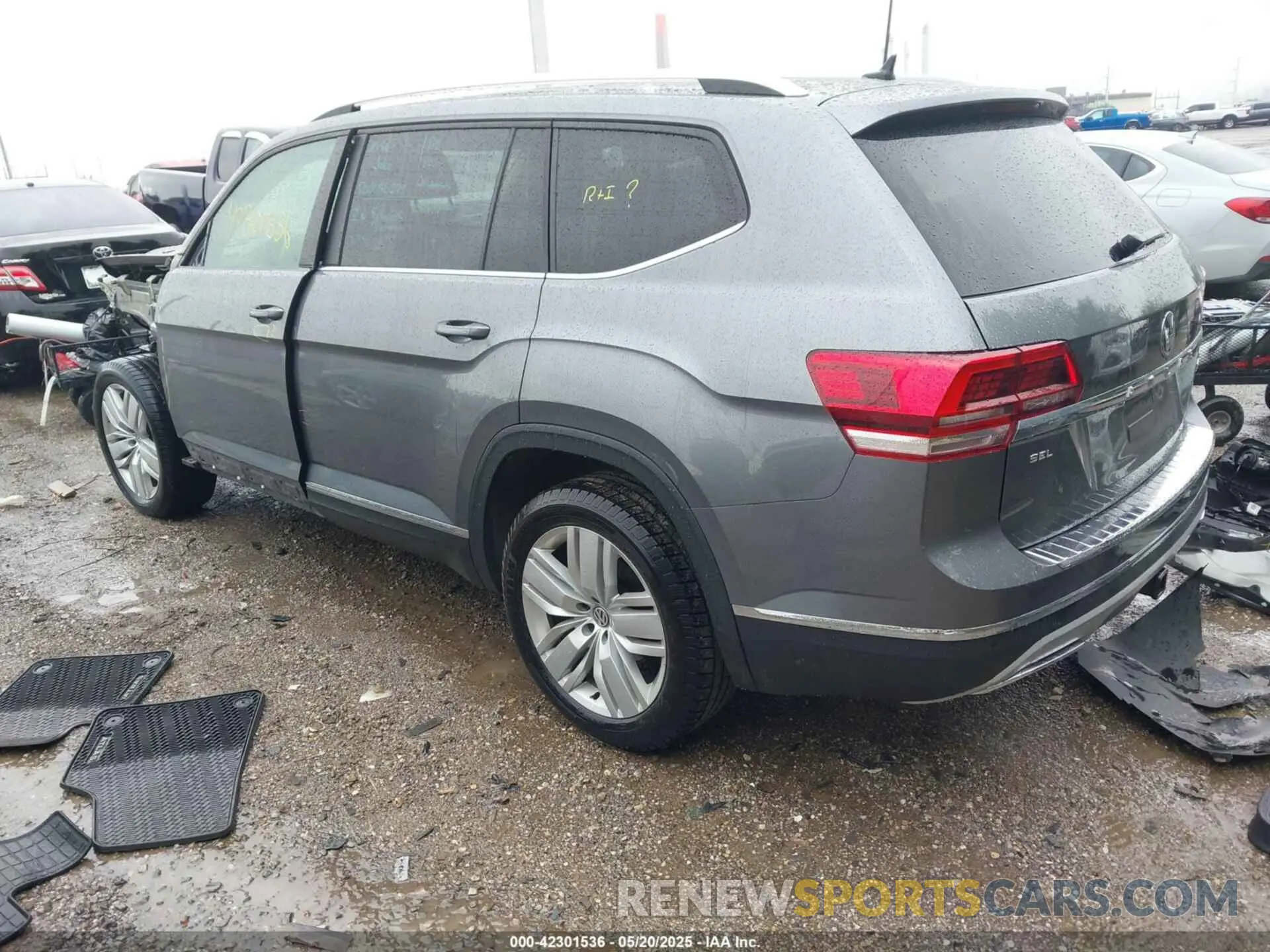 3 Photograph of a damaged car 1V2MR2CA1KC615261 VOLKSWAGEN ATLAS 2019