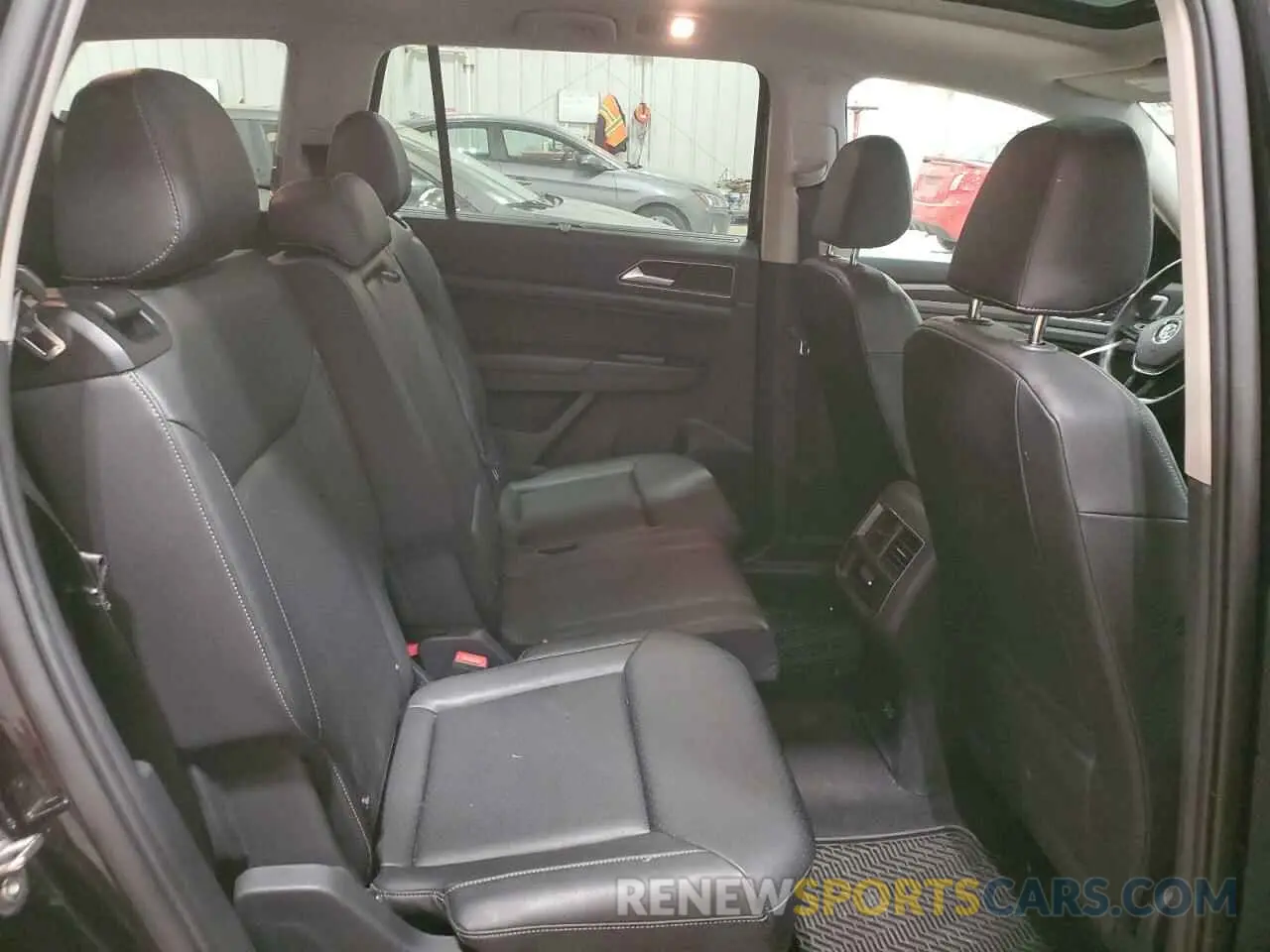 11 Photograph of a damaged car 1V2MR2CA1KC624123 VOLKSWAGEN ATLAS 2019