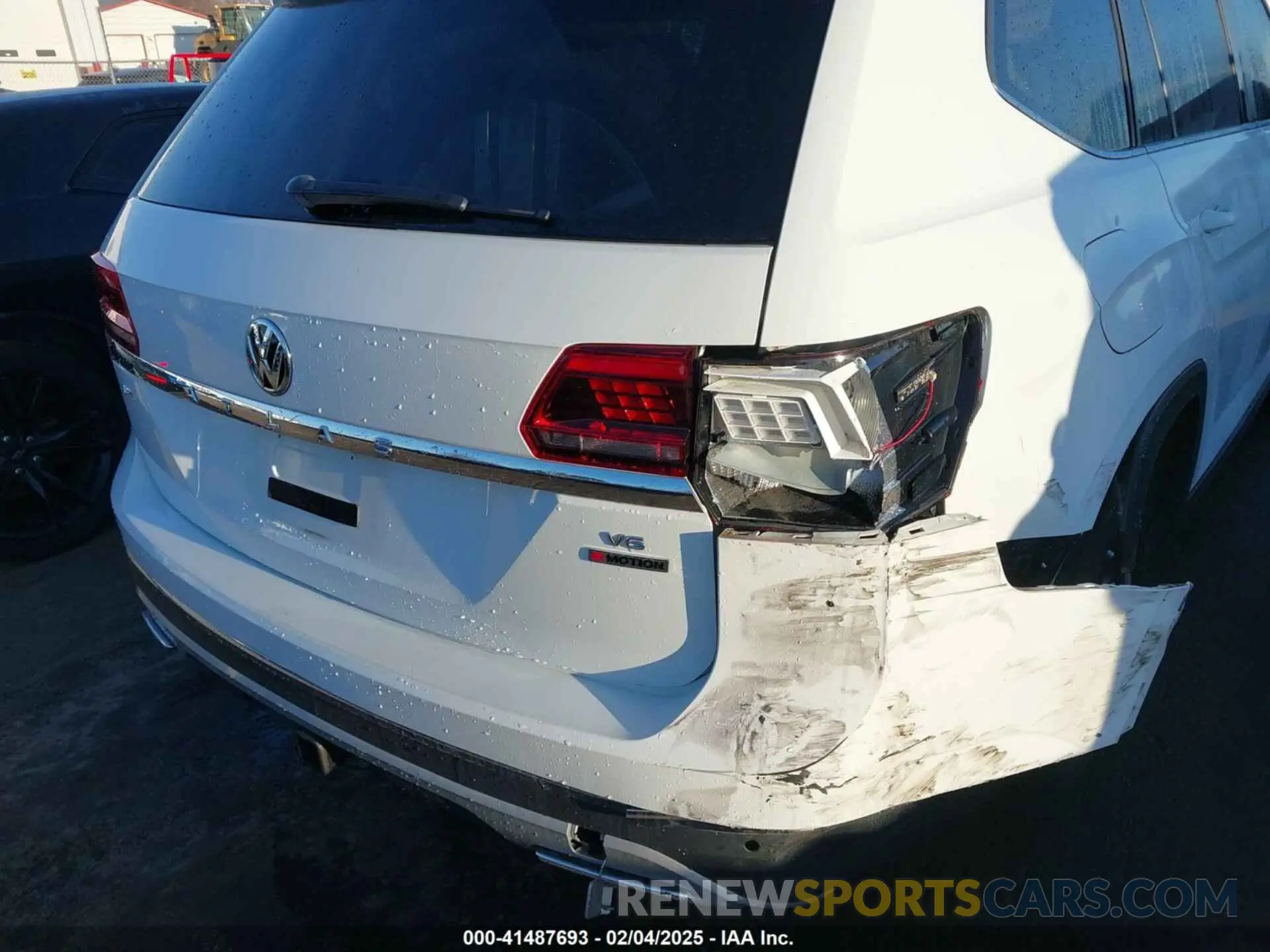 17 Photograph of a damaged car 1V2MR2CA2KC522314 VOLKSWAGEN ATLAS 2019